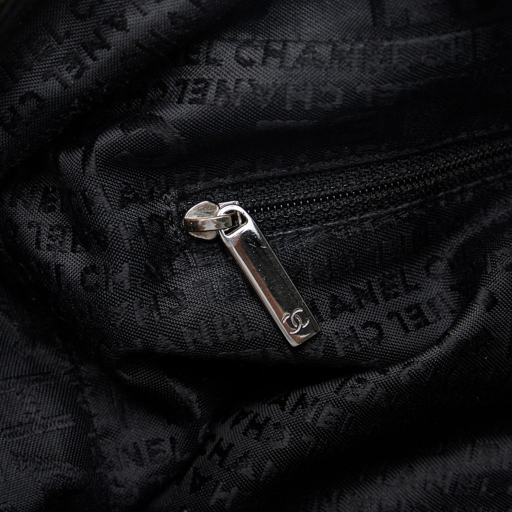 Chanel Caviar Choco Bar Shoulder Bag (SHG-UMhvEk)