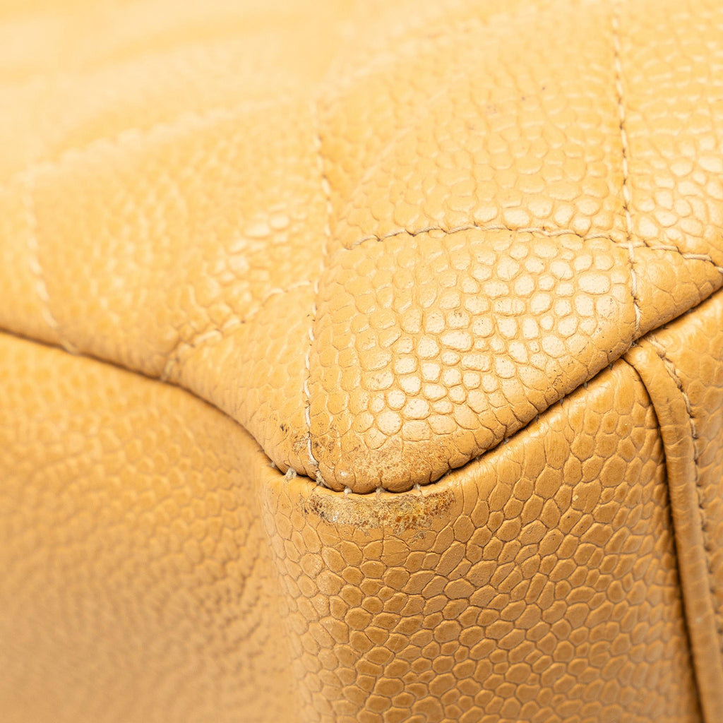 Chanel Caviar Grand Shopping Tote (SHG-ULSTyL)