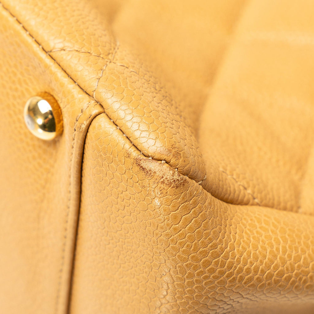 Chanel Caviar Grand Shopping Tote (SHG-ULSTyL)