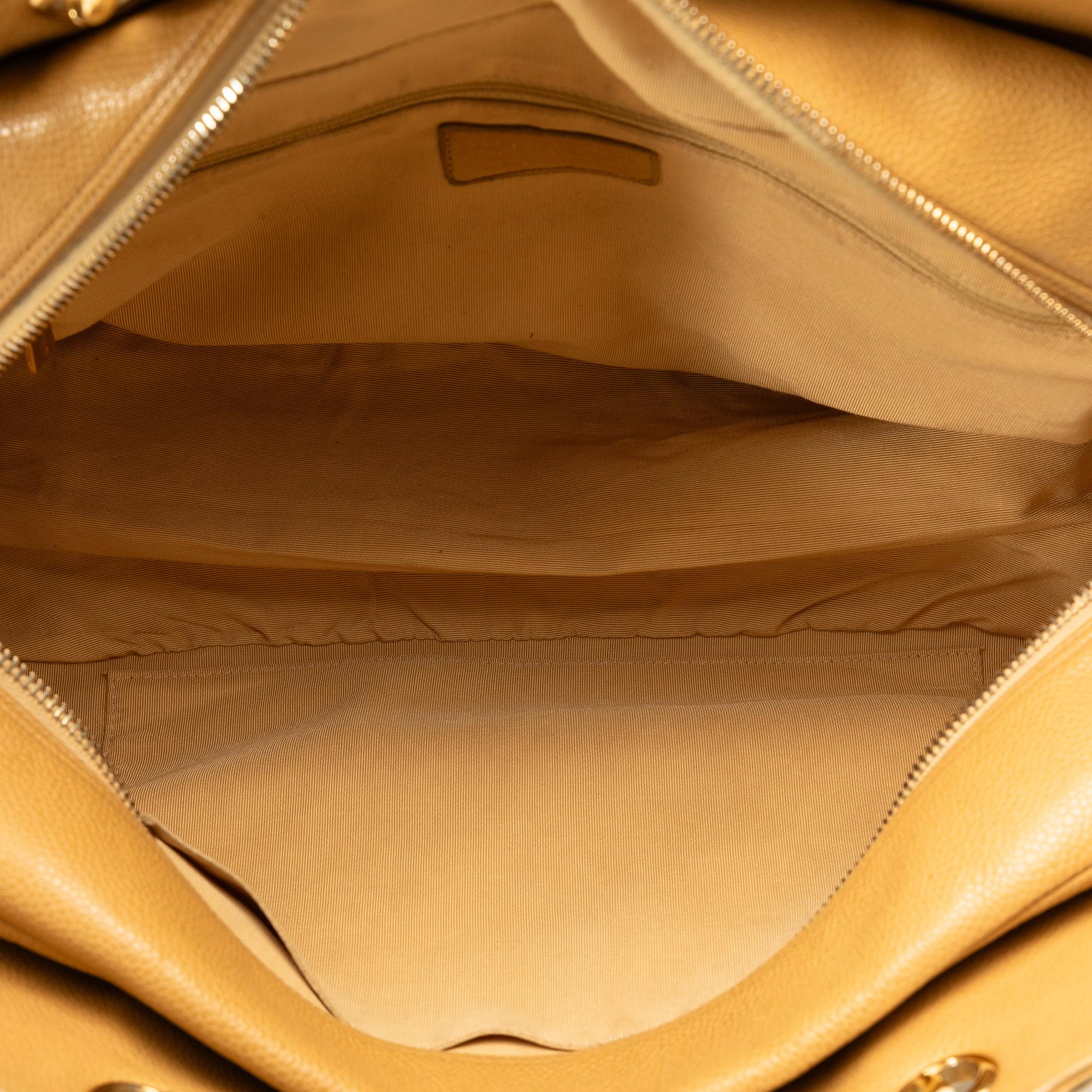 Chanel Caviar Grand Shopping Tote (SHG-ULSTyL)