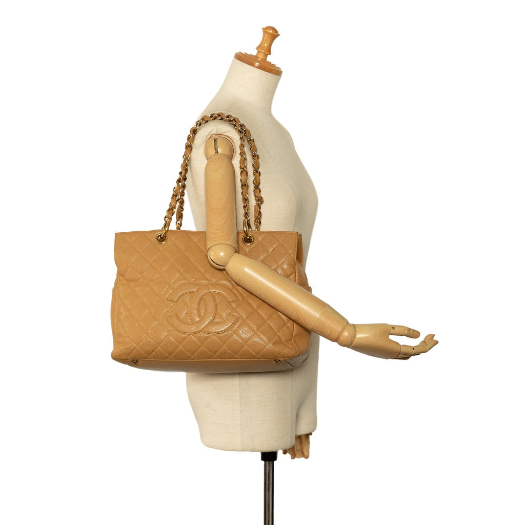 Chanel Caviar Grand Shopping Tote (SHG-ULSTyL)
