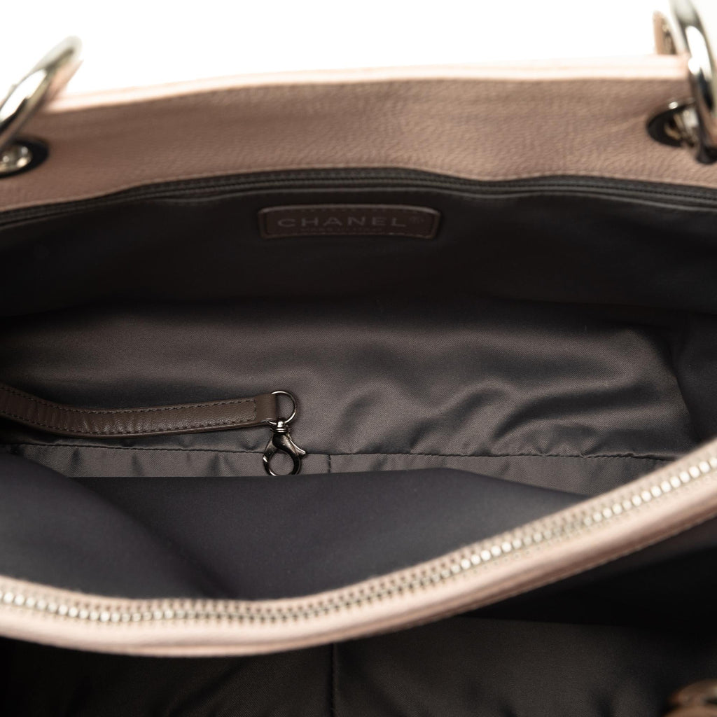 Chanel Caviar Grand Shopping Tote (SHG-QS2NB1)