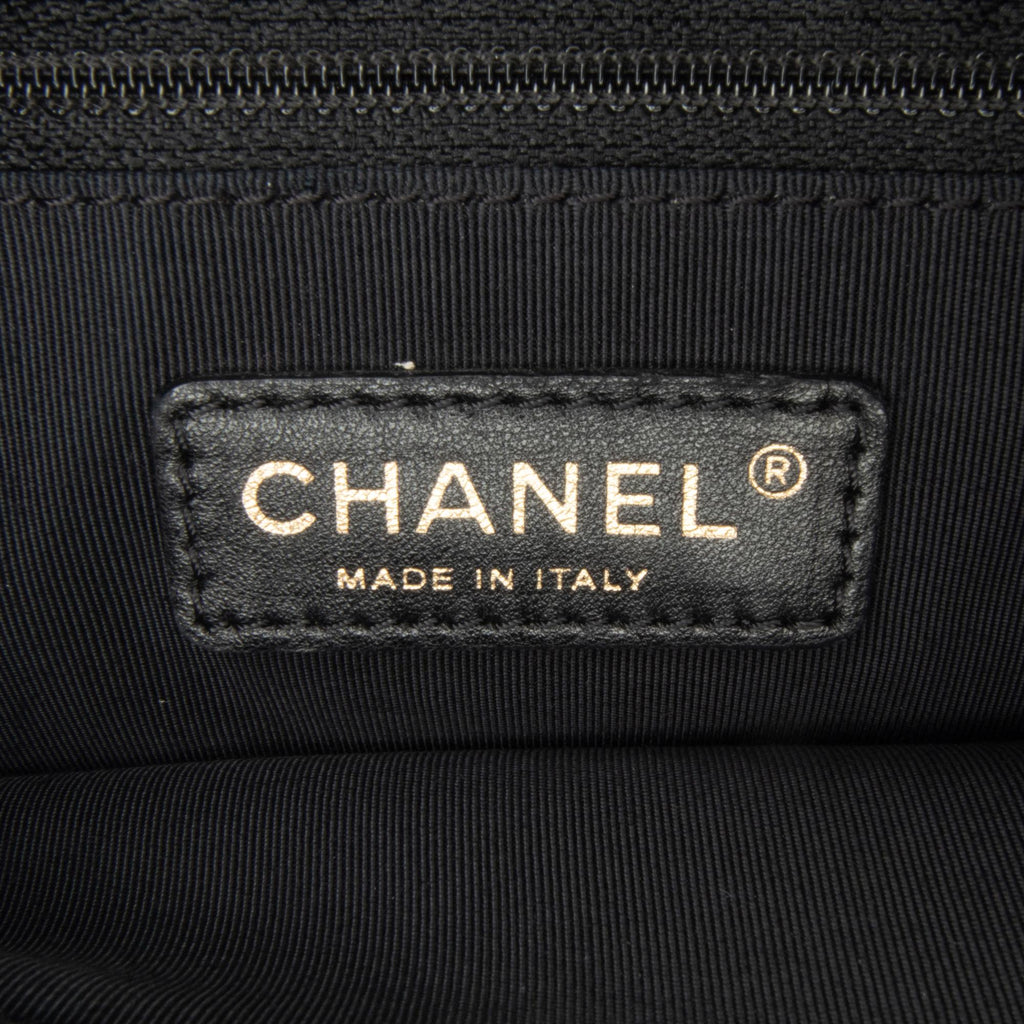Chanel Caviar Grand Shopping Tote (SHG-uwjTqA)