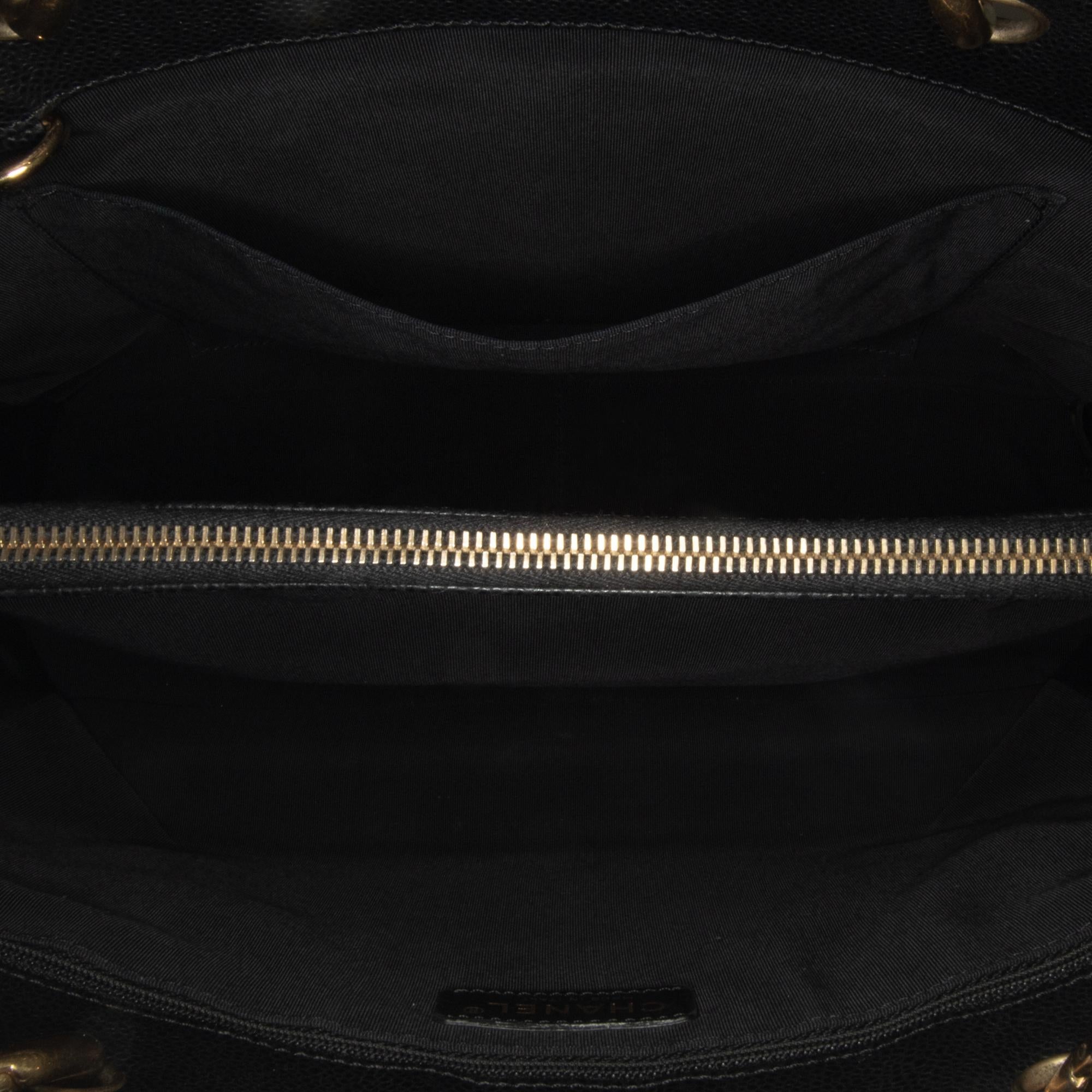 Chanel Caviar Grand Shopping Tote (SHG-uwjTqA)