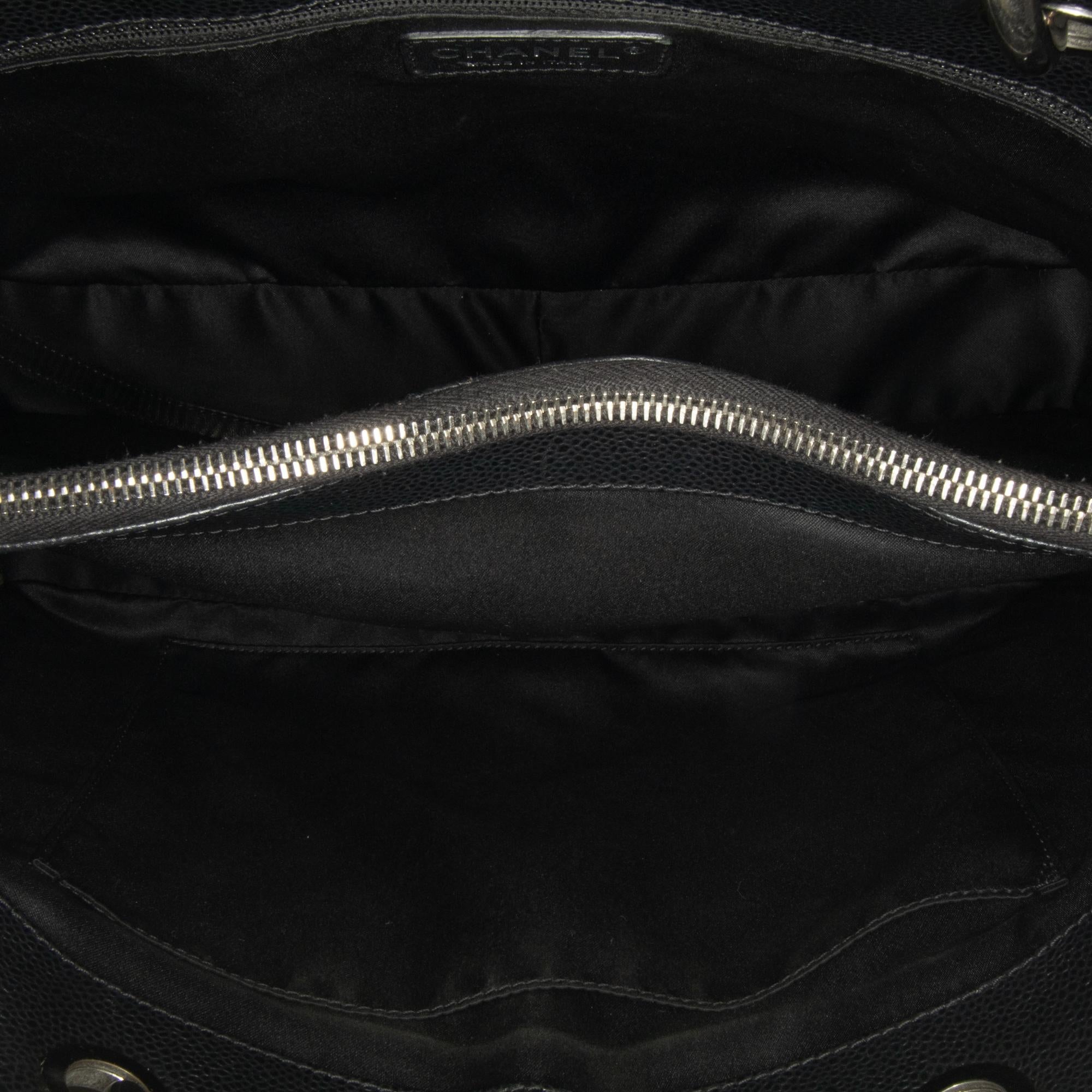 Chanel Caviar Grand Shopping Tote (SHG-U2pz2F)