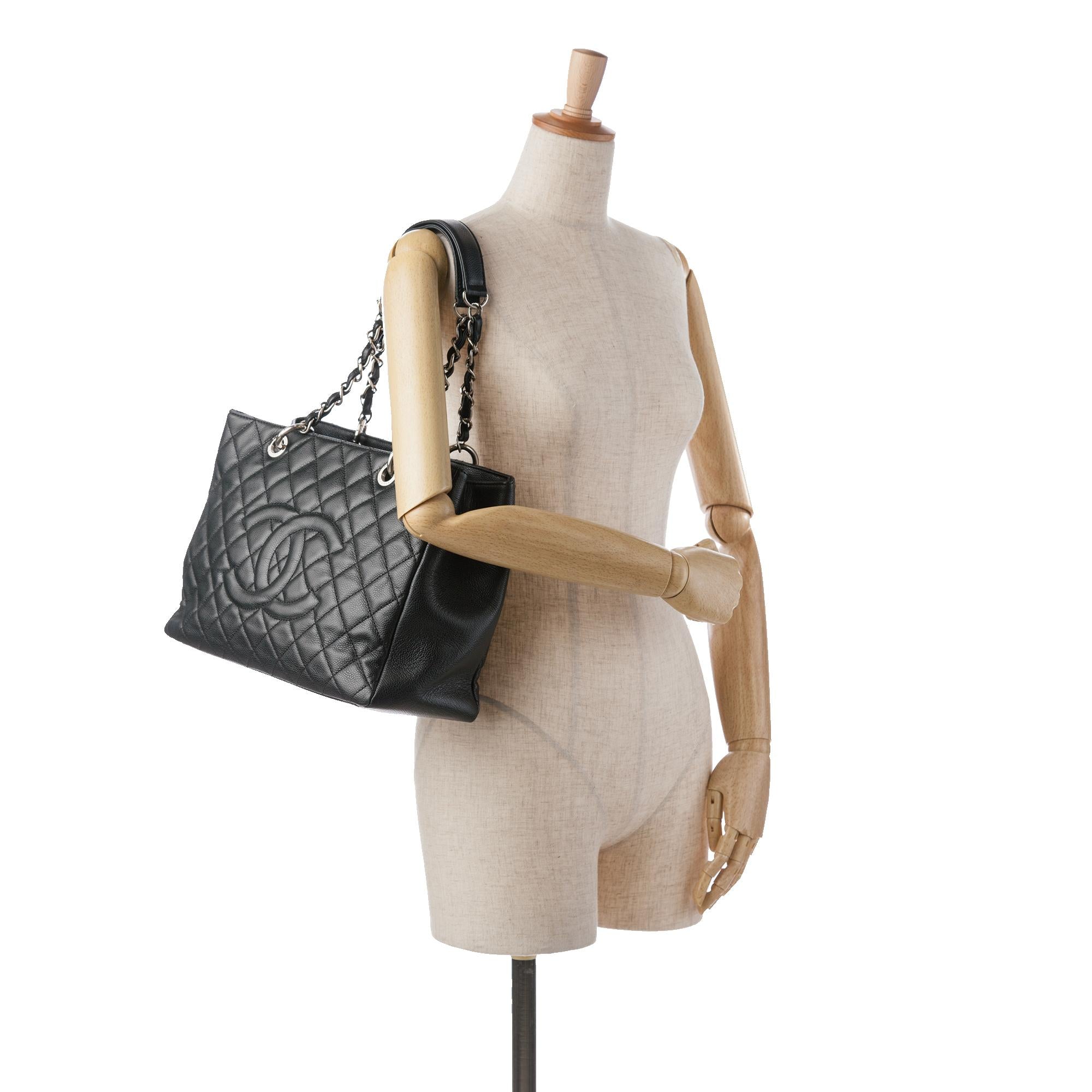 Chanel Caviar Grand Shopping Tote (SHG-U2pz2F)