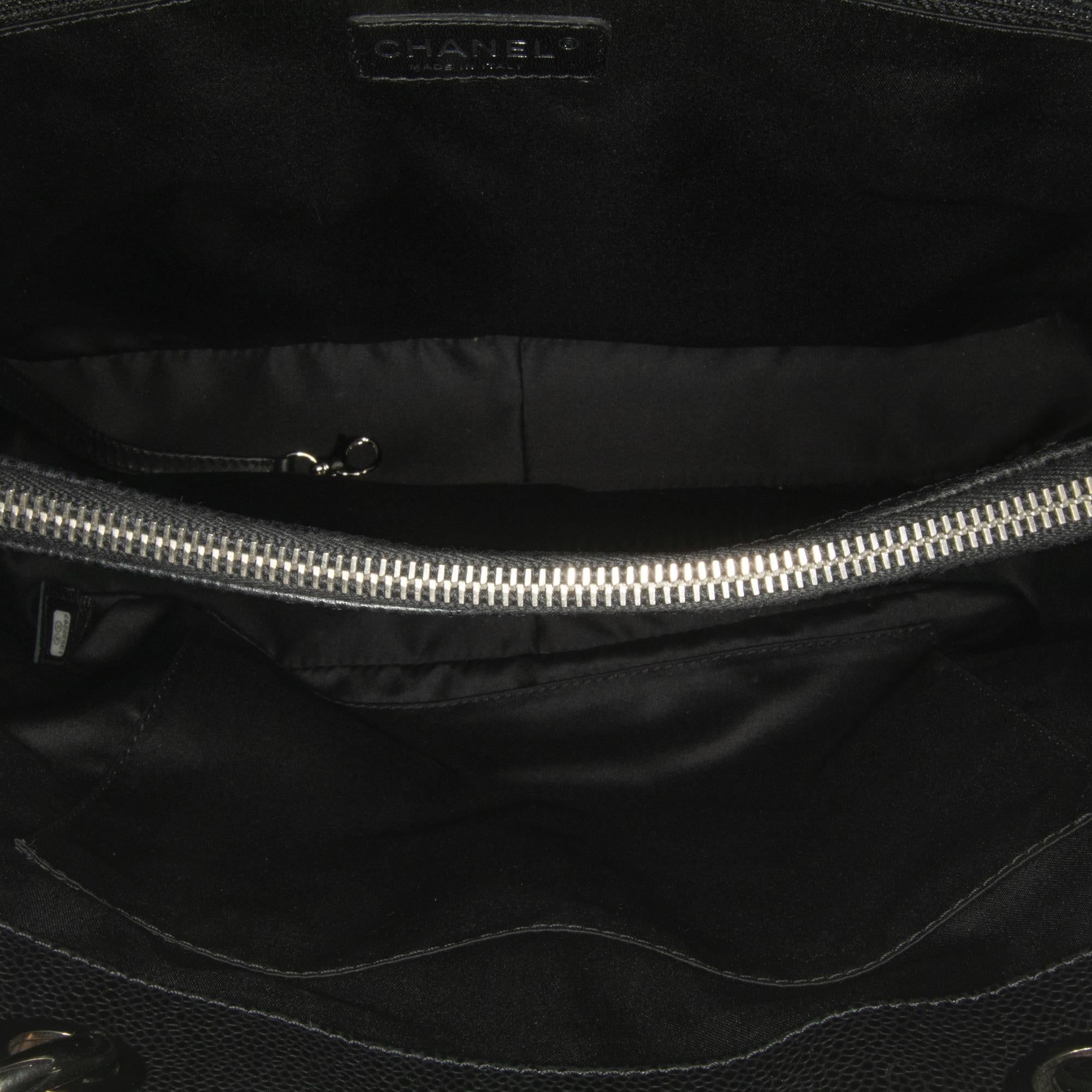 Chanel Caviar Grand Shopping Tote (SHG-BebAyS)