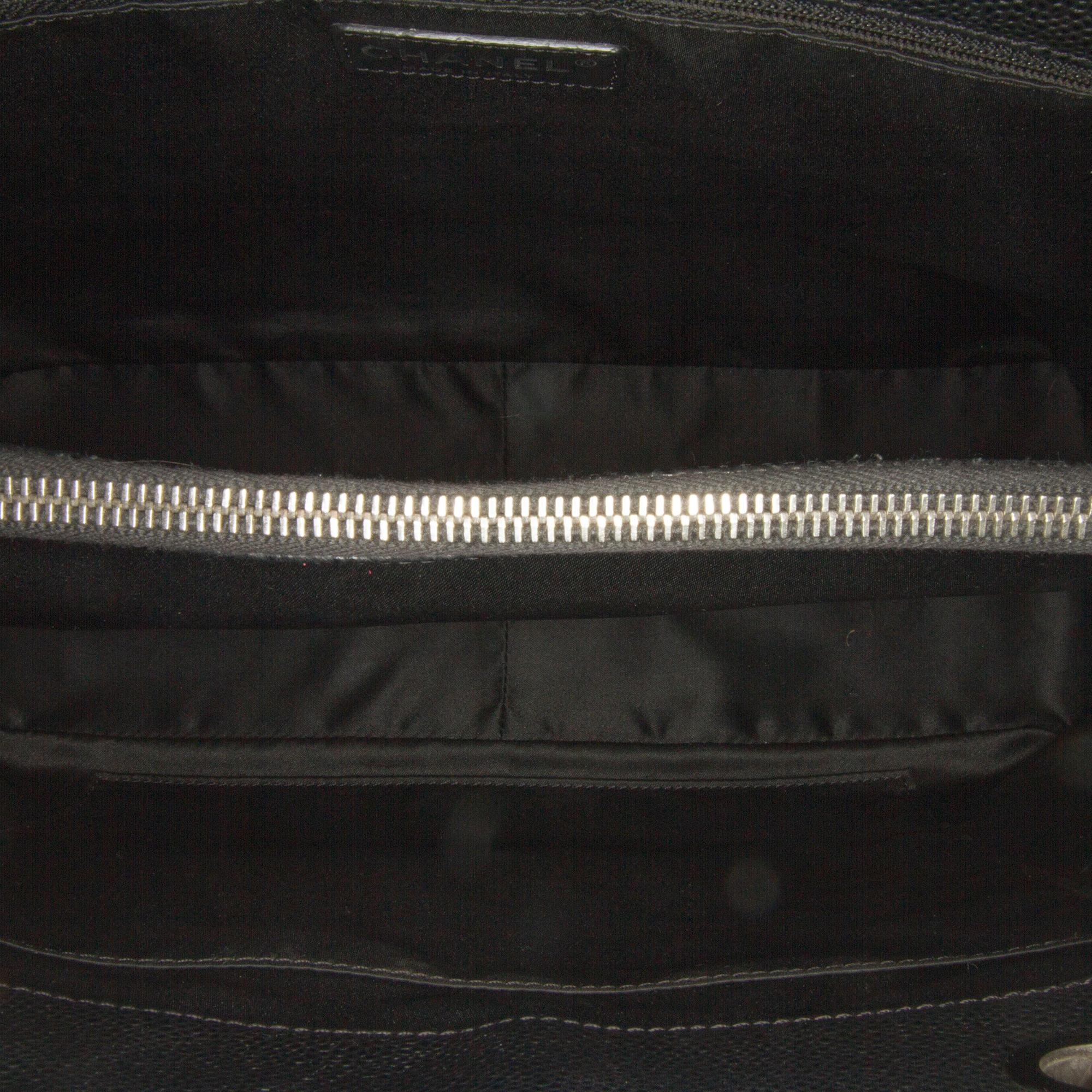 Chanel Caviar Grand Shopping Tote (SHG-LszQLM)