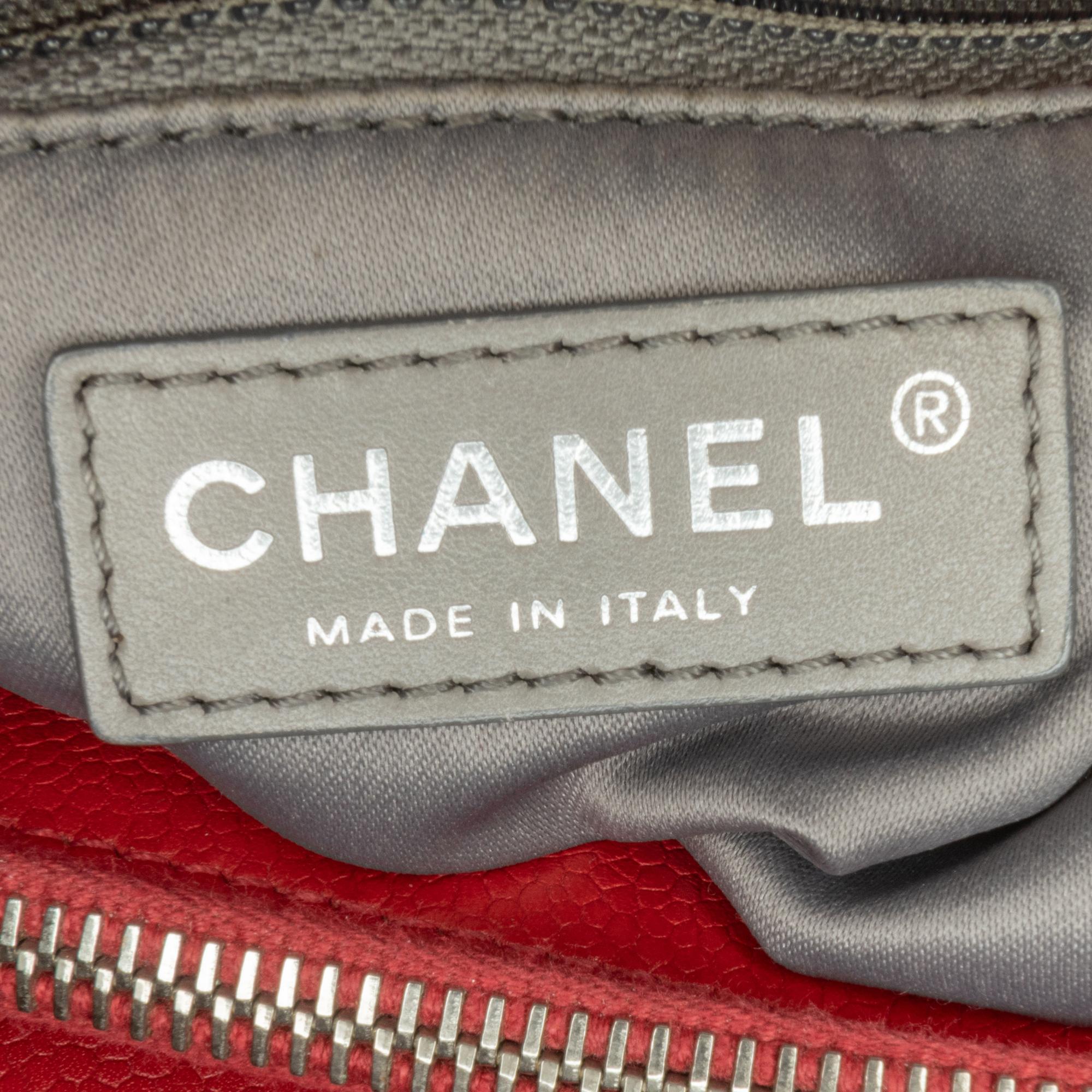 Chanel Caviar Grand Shopping Tote (SHG-gPGnml)