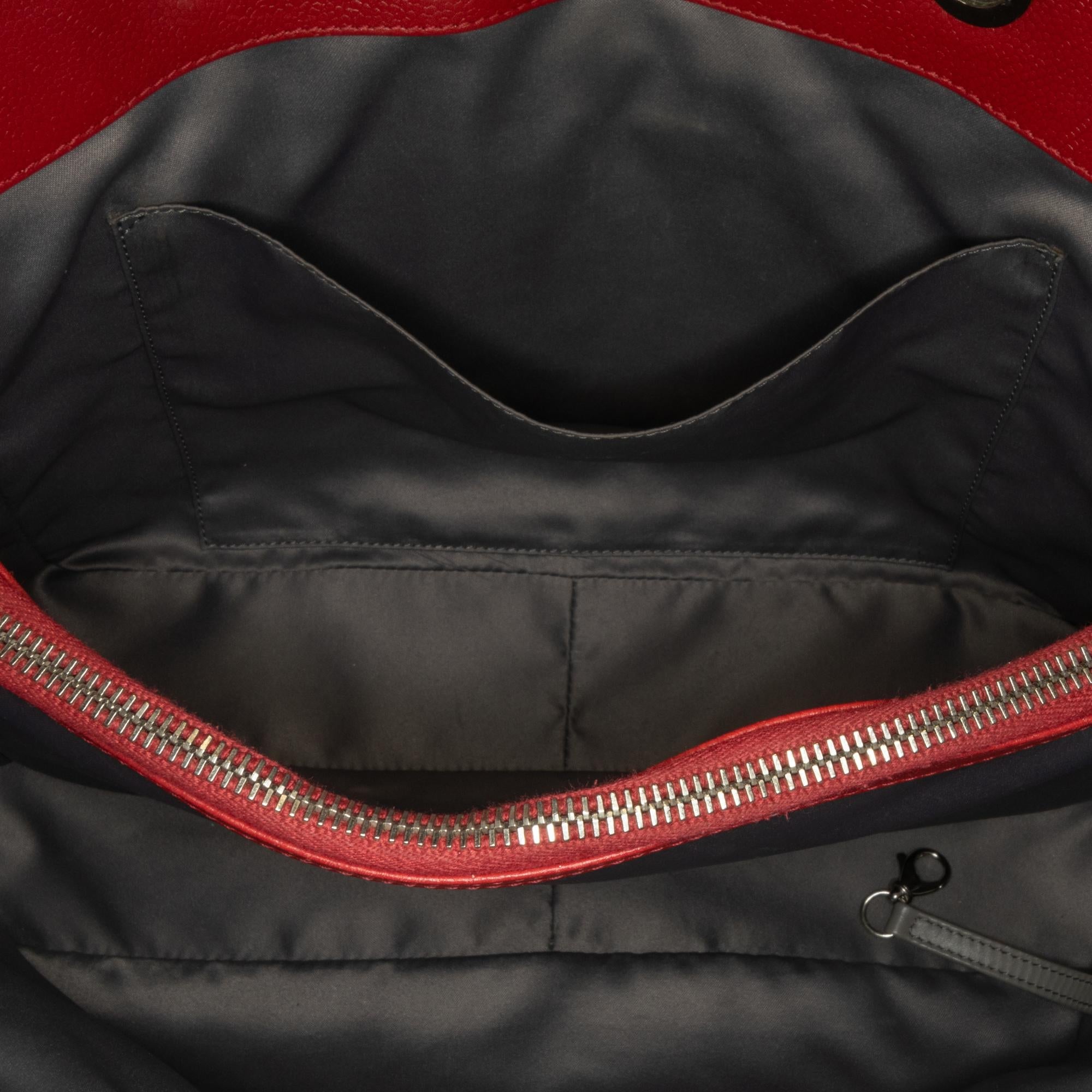 Chanel Caviar Grand Shopping Tote (SHG-gPGnml)