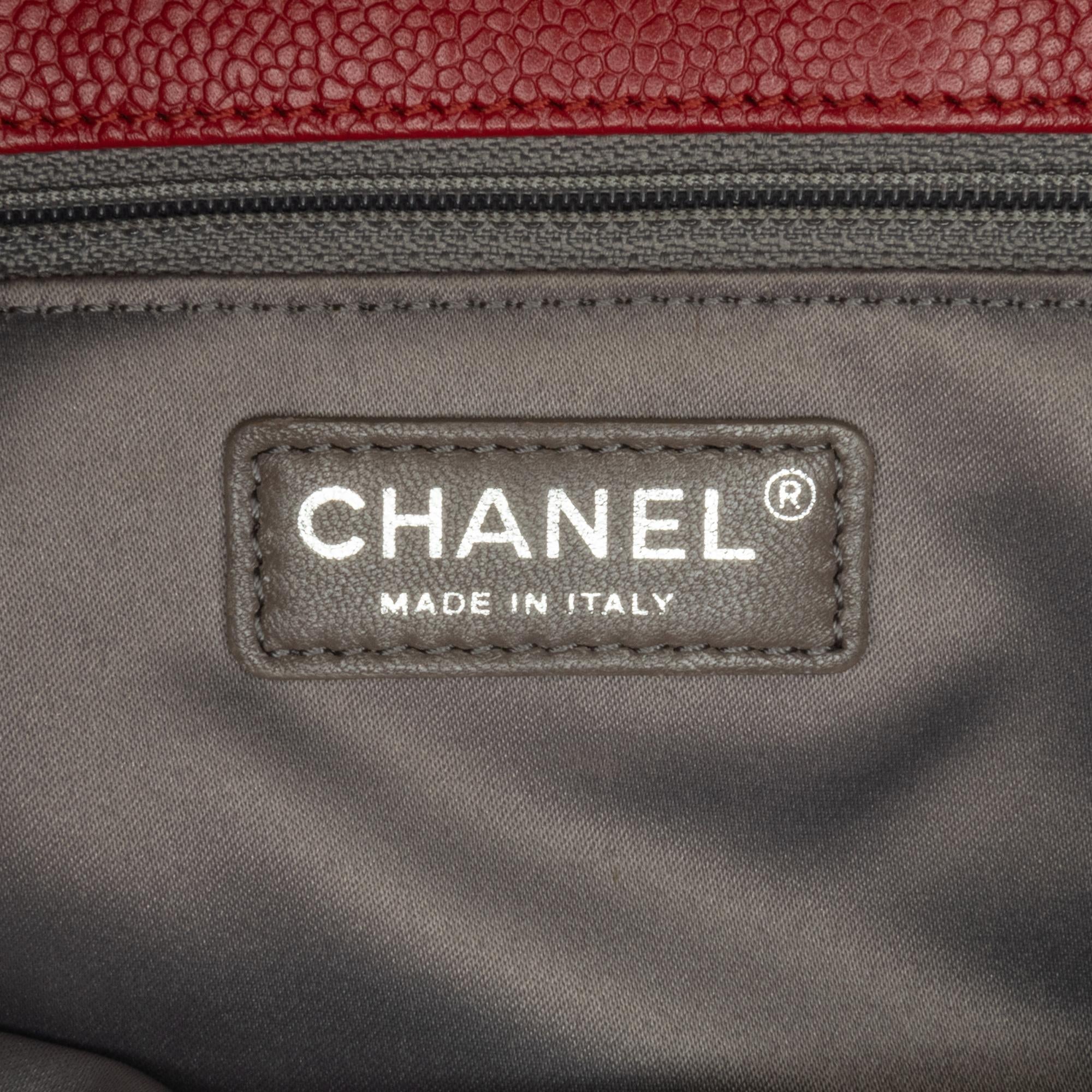 Chanel Caviar Grand Shopping Tote (SHG-luSjWm)