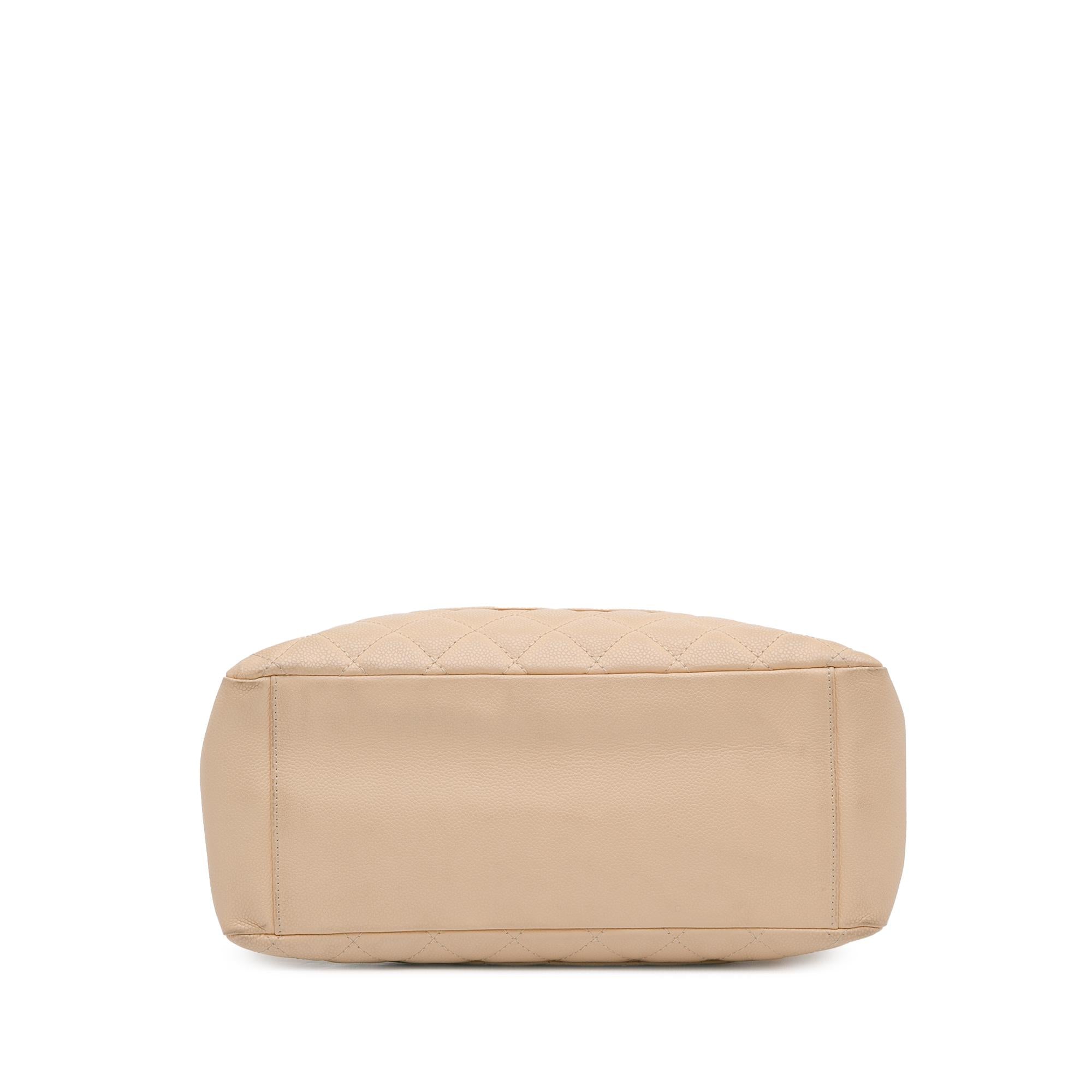 Chanel Caviar Grand Shopping Tote (SHG-V5TxH5)