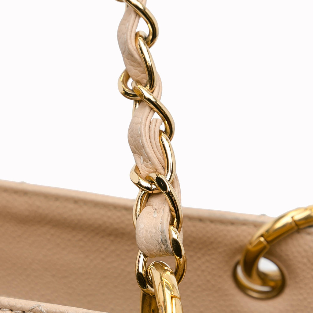 Chanel Caviar Grand Shopping Tote (SHG-V5TxH5)