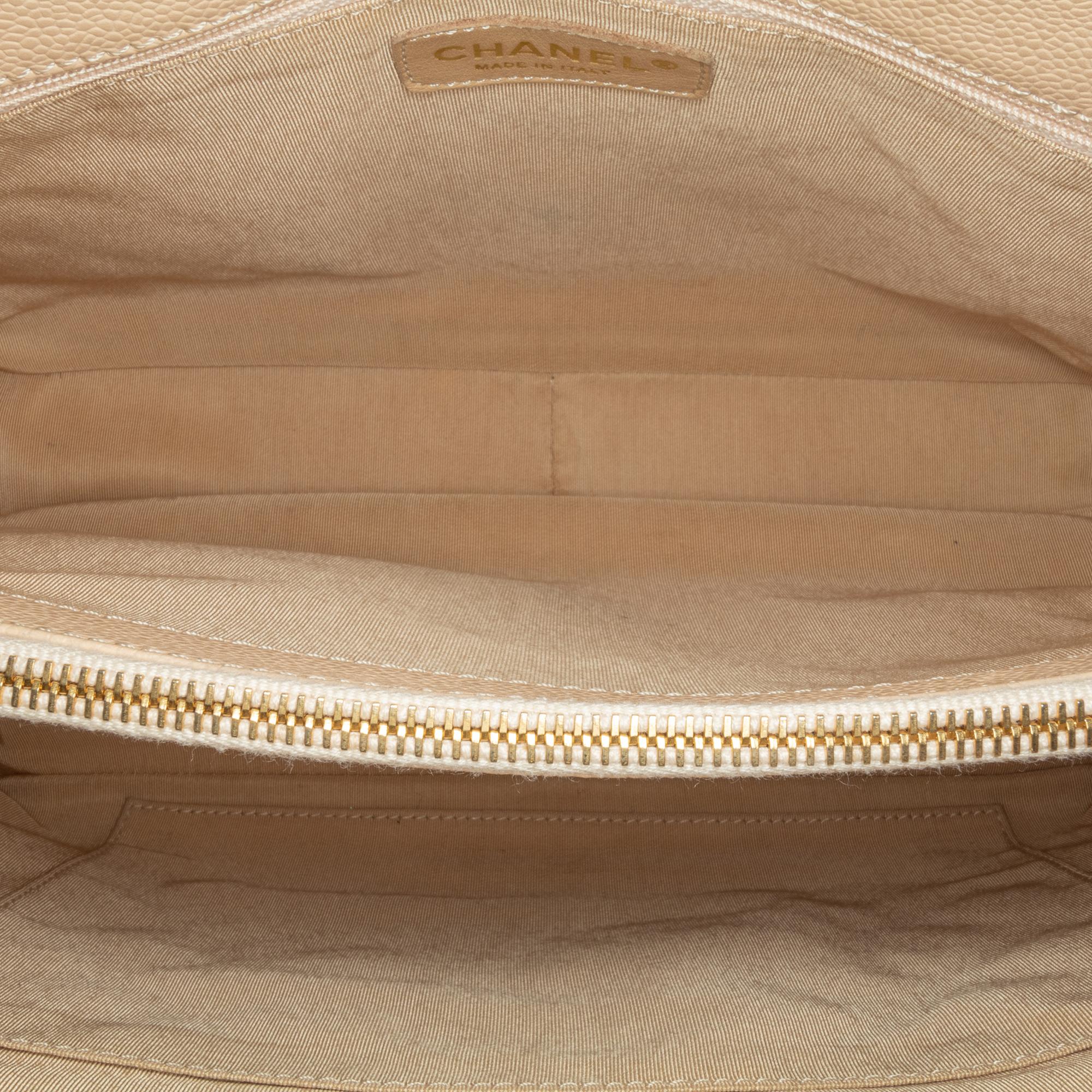Chanel Caviar Grand Shopping Tote (SHG-V5TxH5)