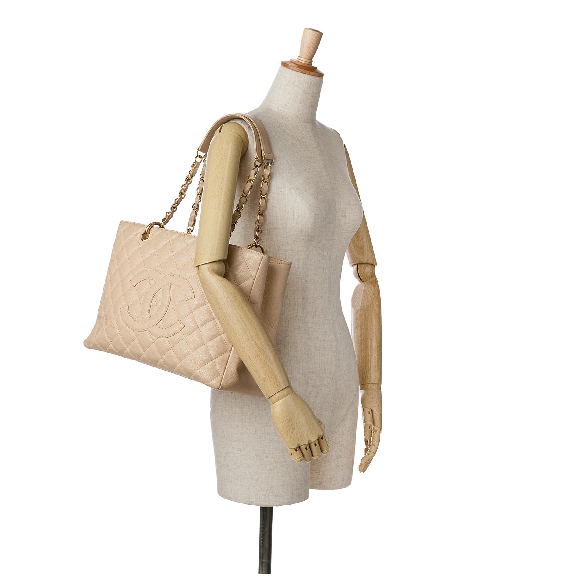 Chanel Caviar Grand Shopping Tote (SHG-V5TxH5)