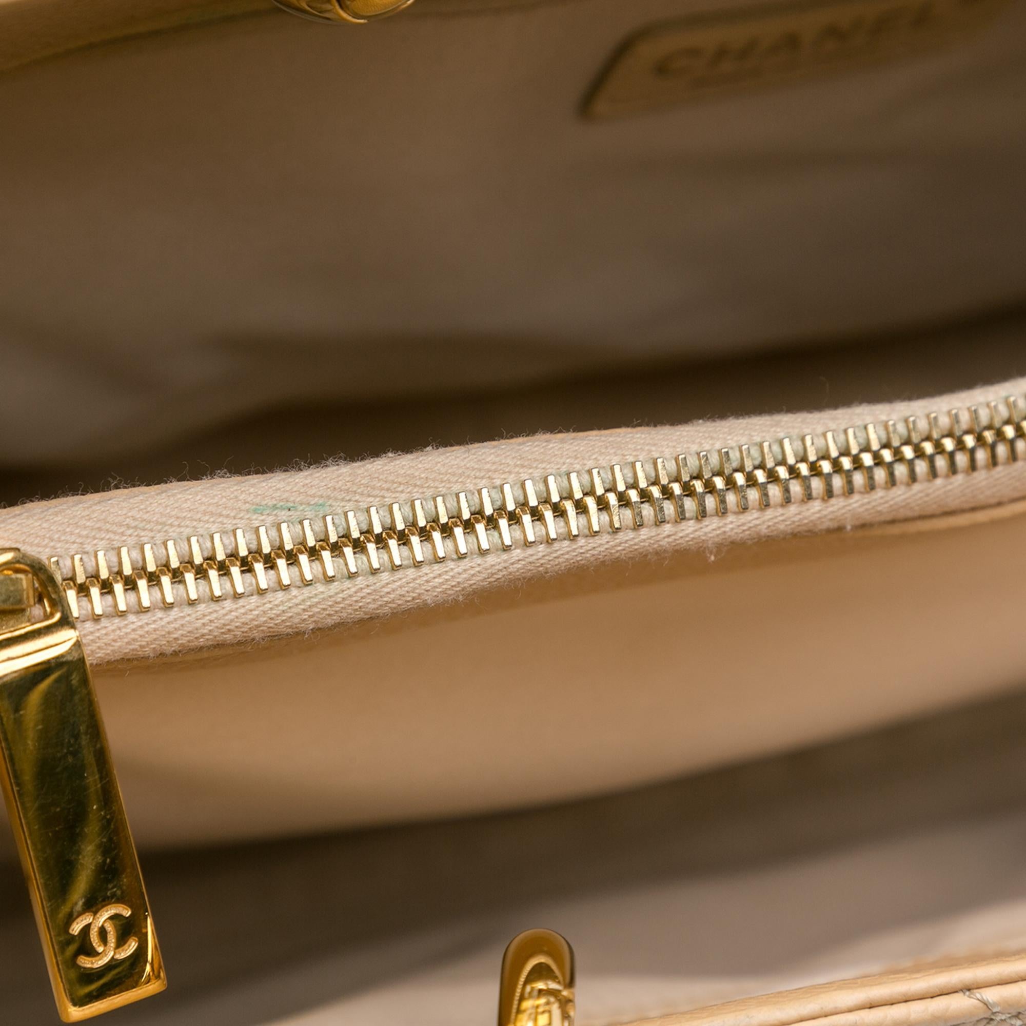 Chanel Caviar Grand Shopping Tote (SHG-Zsiq45)