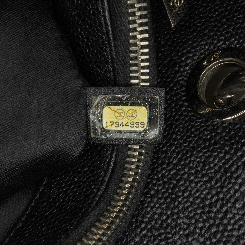 Chanel Caviar Grand Shopping Tote (SHG-UFHgzj)