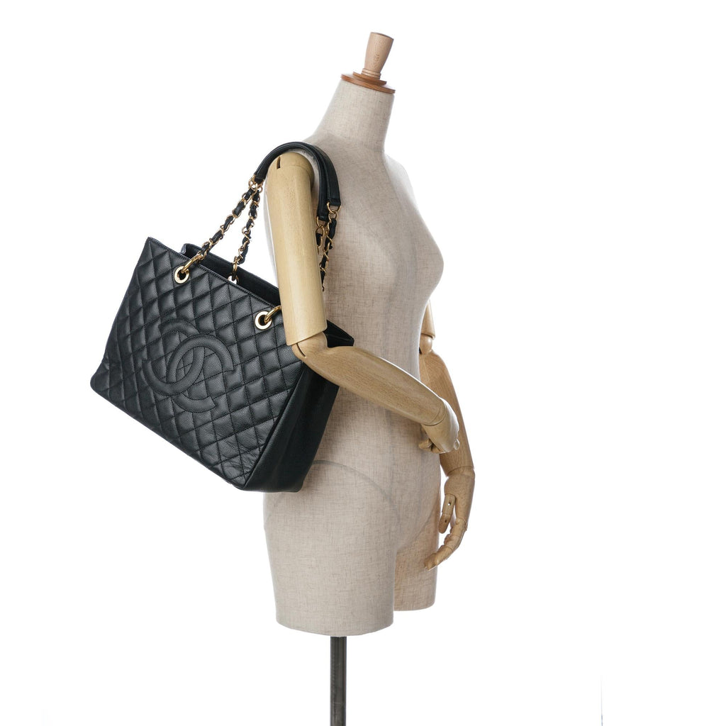 Chanel Caviar Grand Shopping Tote (SHG-8A60Nv)