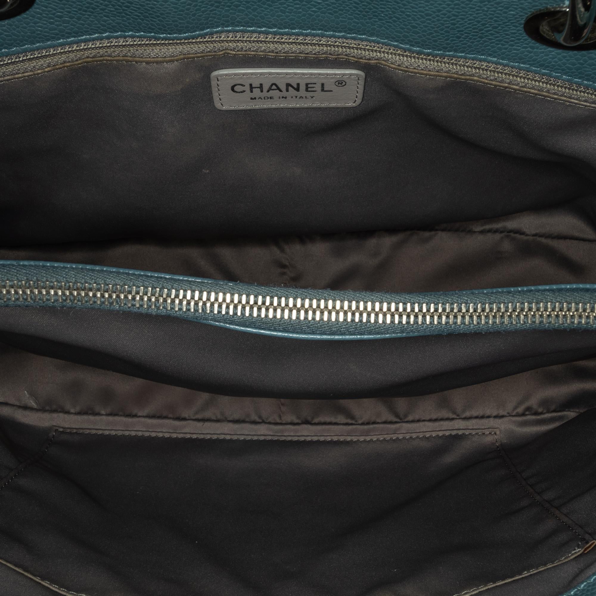 Chanel Caviar Grand Shopping Tote (SHG-mFqSGP)