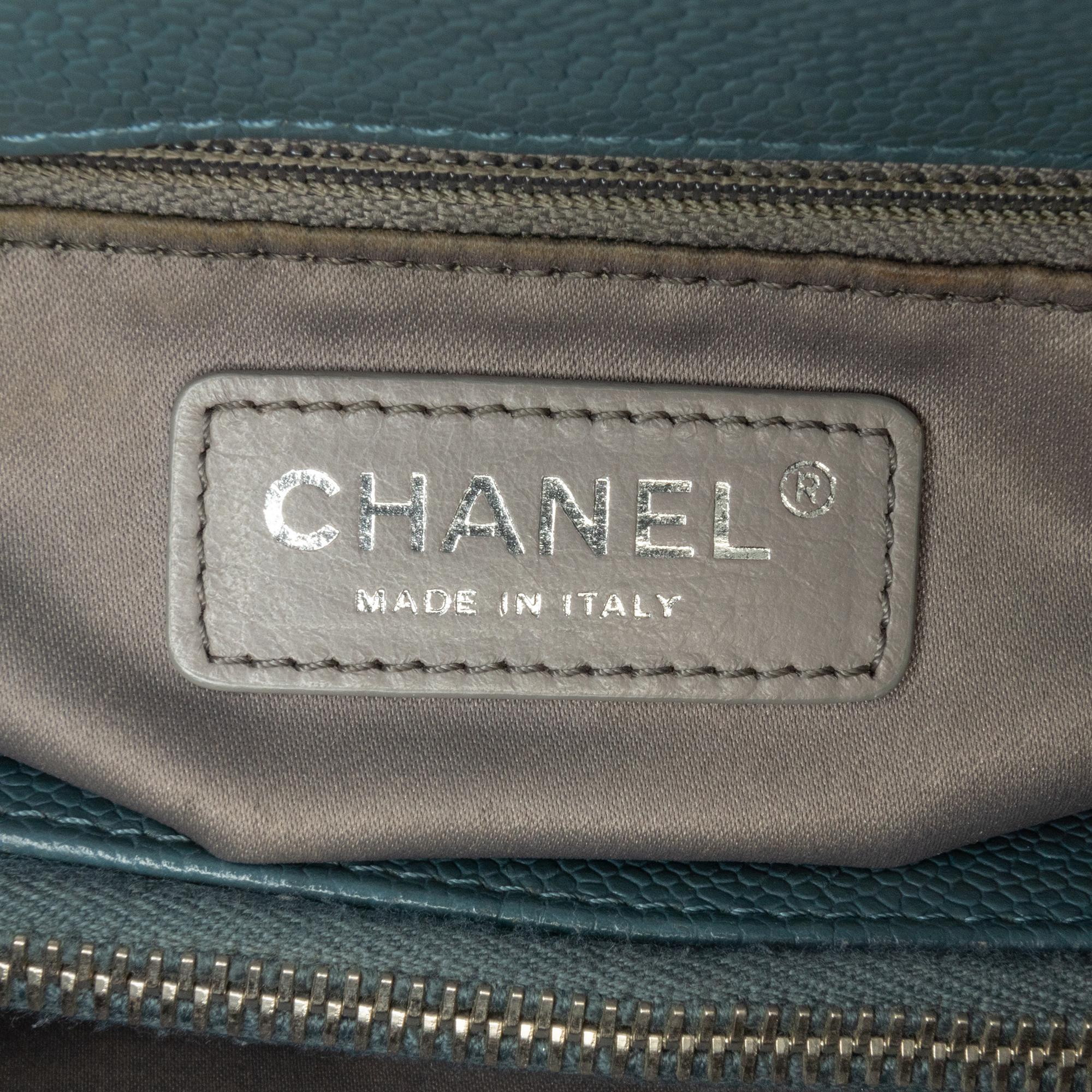 Chanel Caviar Grand Shopping Tote (SHG-mFqSGP)