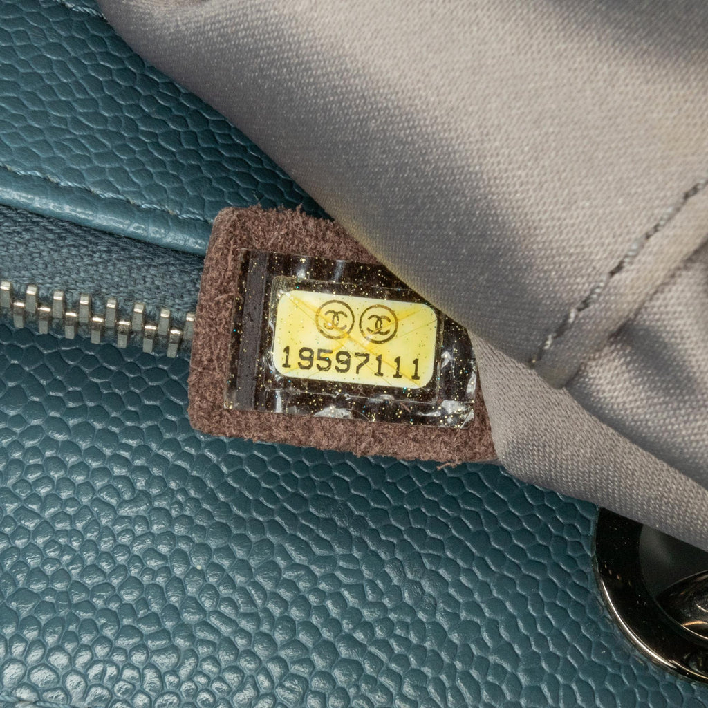 Chanel Caviar Grand Shopping Tote (SHG-mFqSGP)