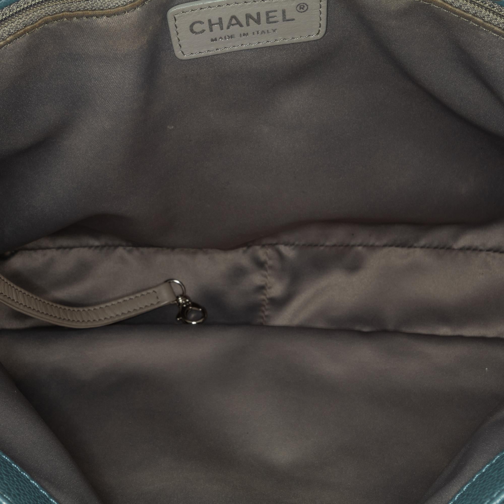 Chanel Caviar Grand Shopping Tote (SHG-mFqSGP)