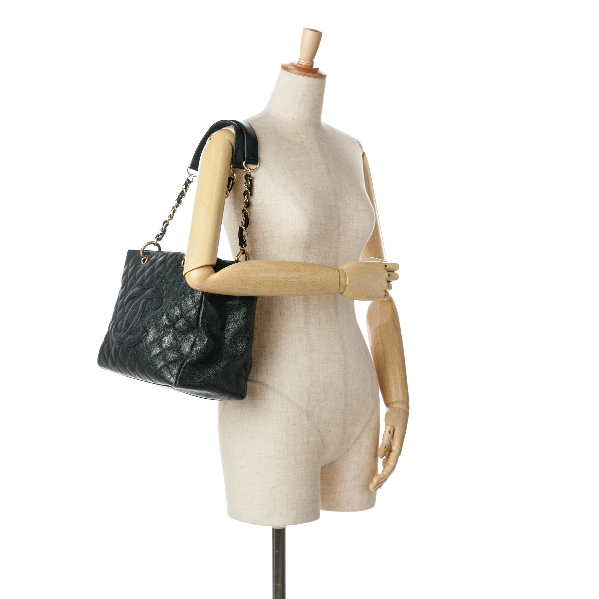 Chanel Caviar Grand Shopping Tote (SHG-ZEuBJd)