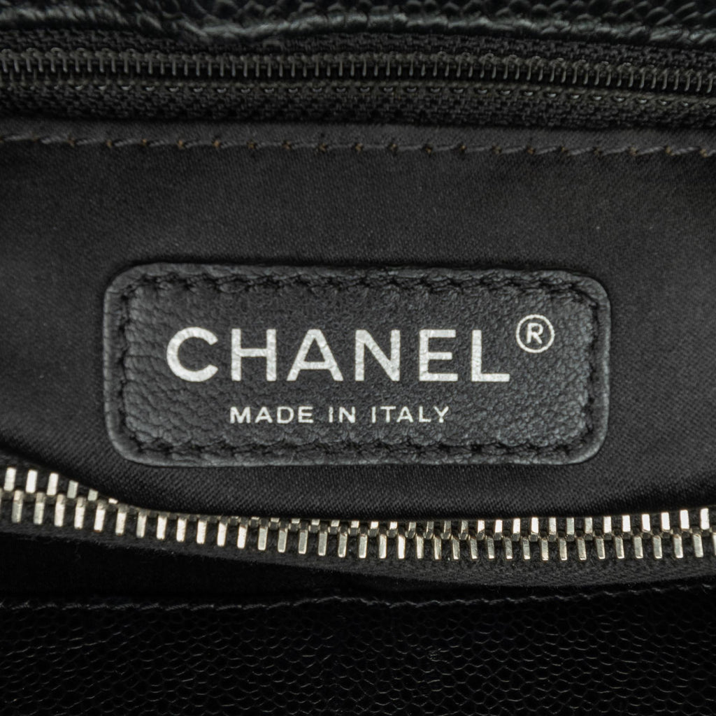 Chanel Caviar Grand Shopping Tote (SHG-UJa5nr)