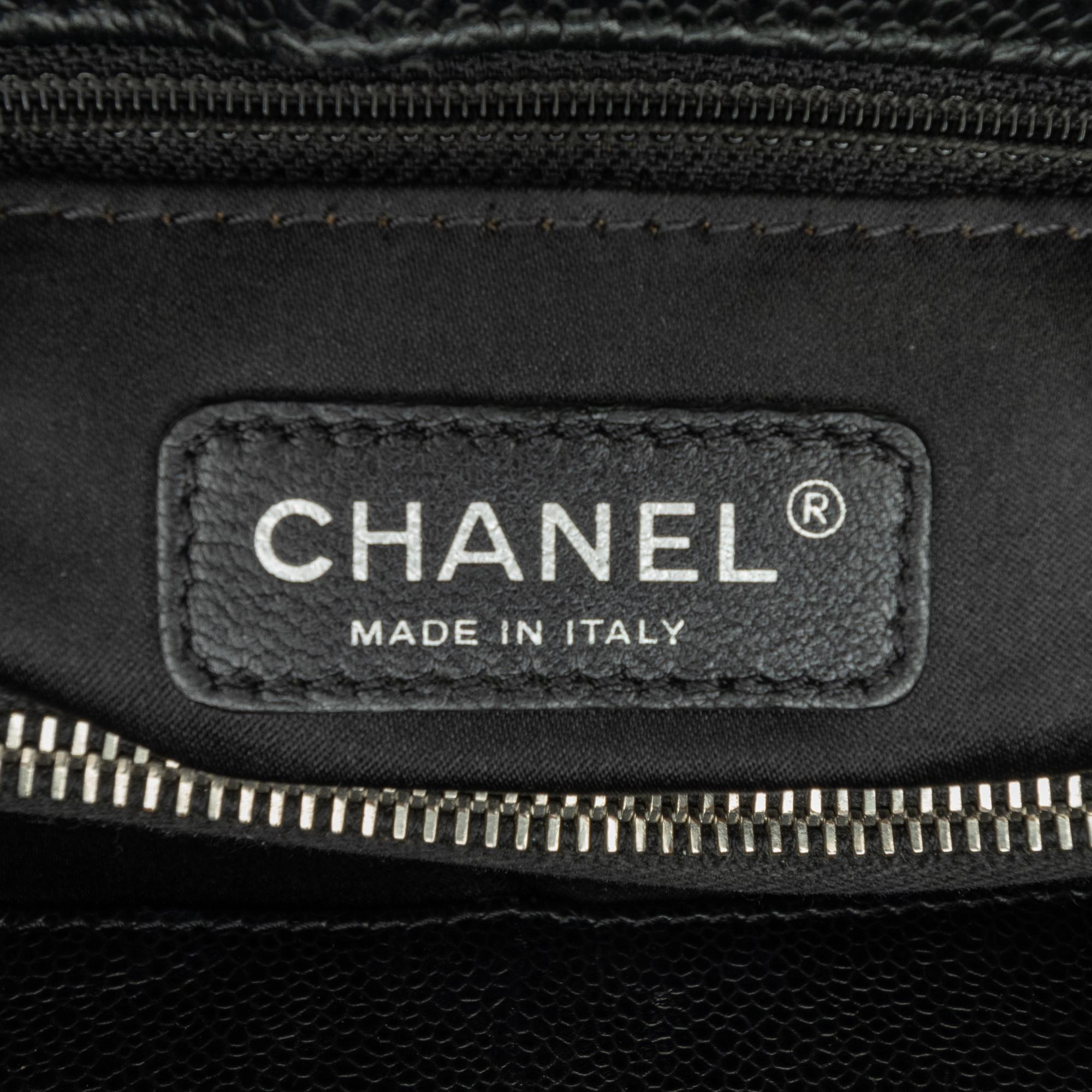 Chanel Caviar Grand Shopping Tote (SHG-UJa5nr)