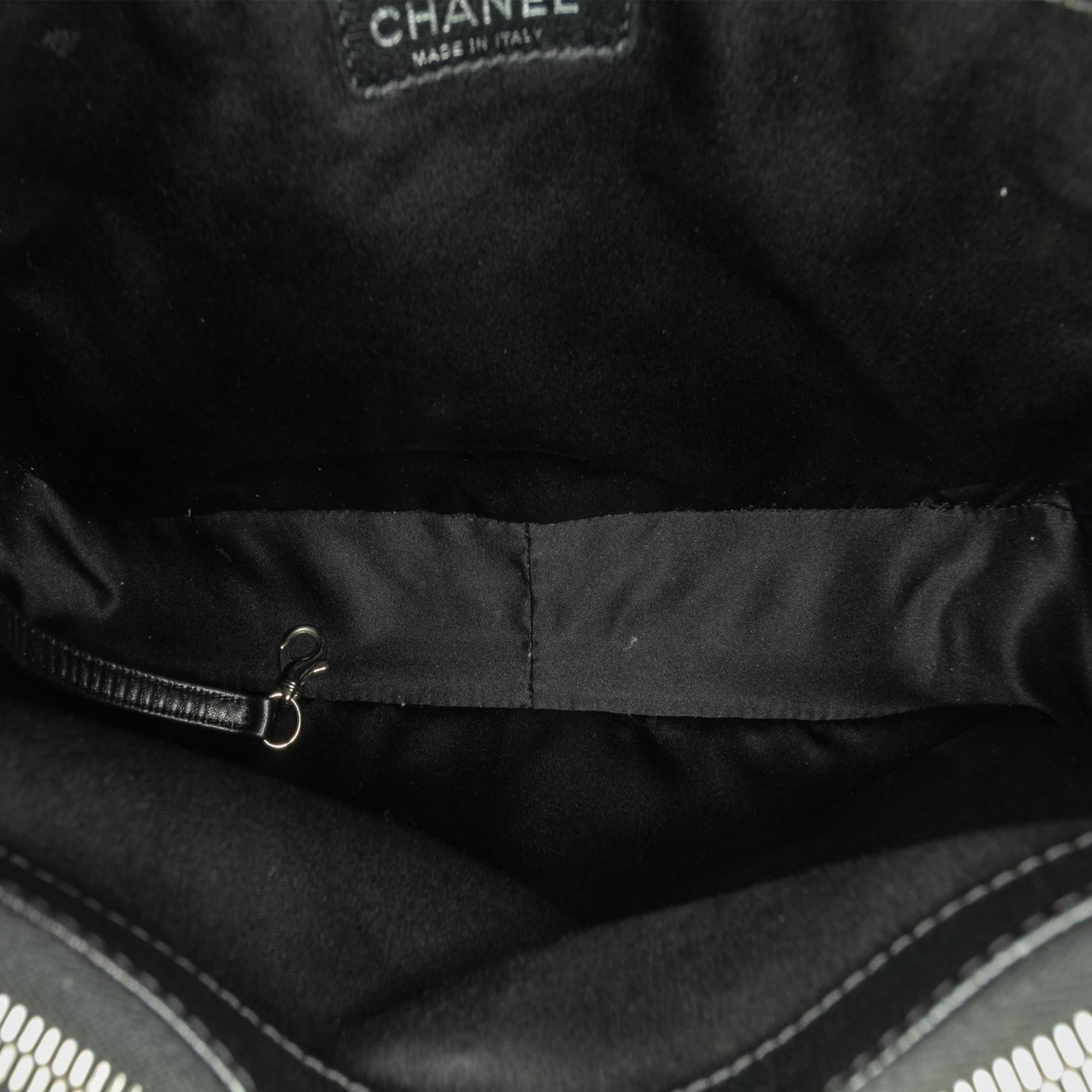 Chanel Caviar Grand Shopping Tote (SHG-UJa5nr)