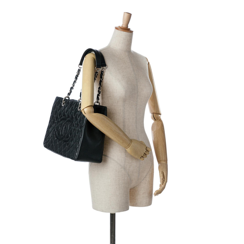 Chanel Caviar Grand Shopping Tote (SHG-UJa5nr)