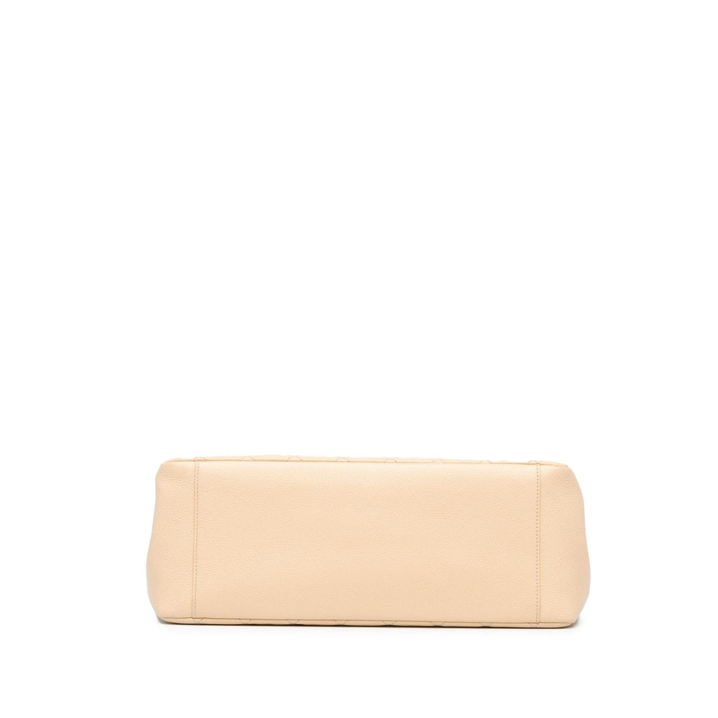 Chanel Caviar Grand Shopping Tote (SHG-wtRDYo)