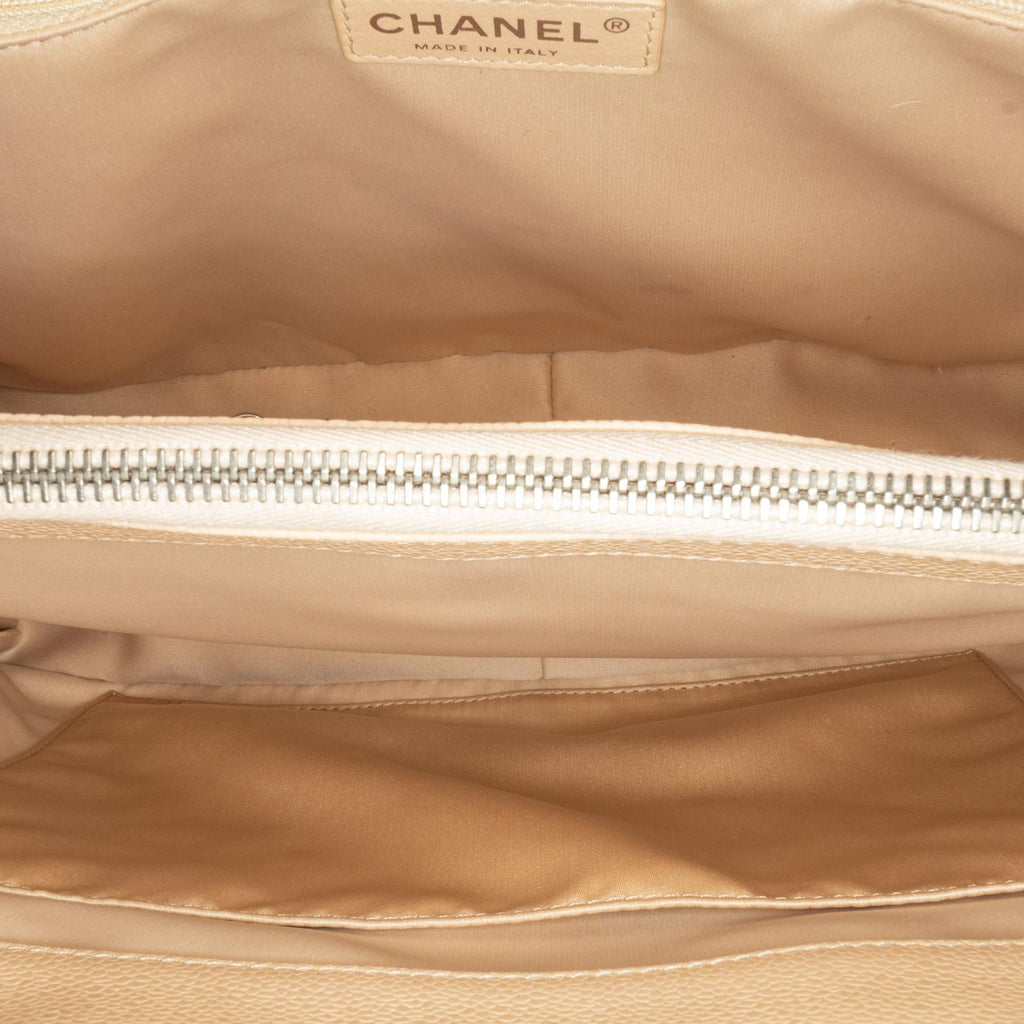Chanel Caviar Grand Shopping Tote (SHG-wtRDYo)