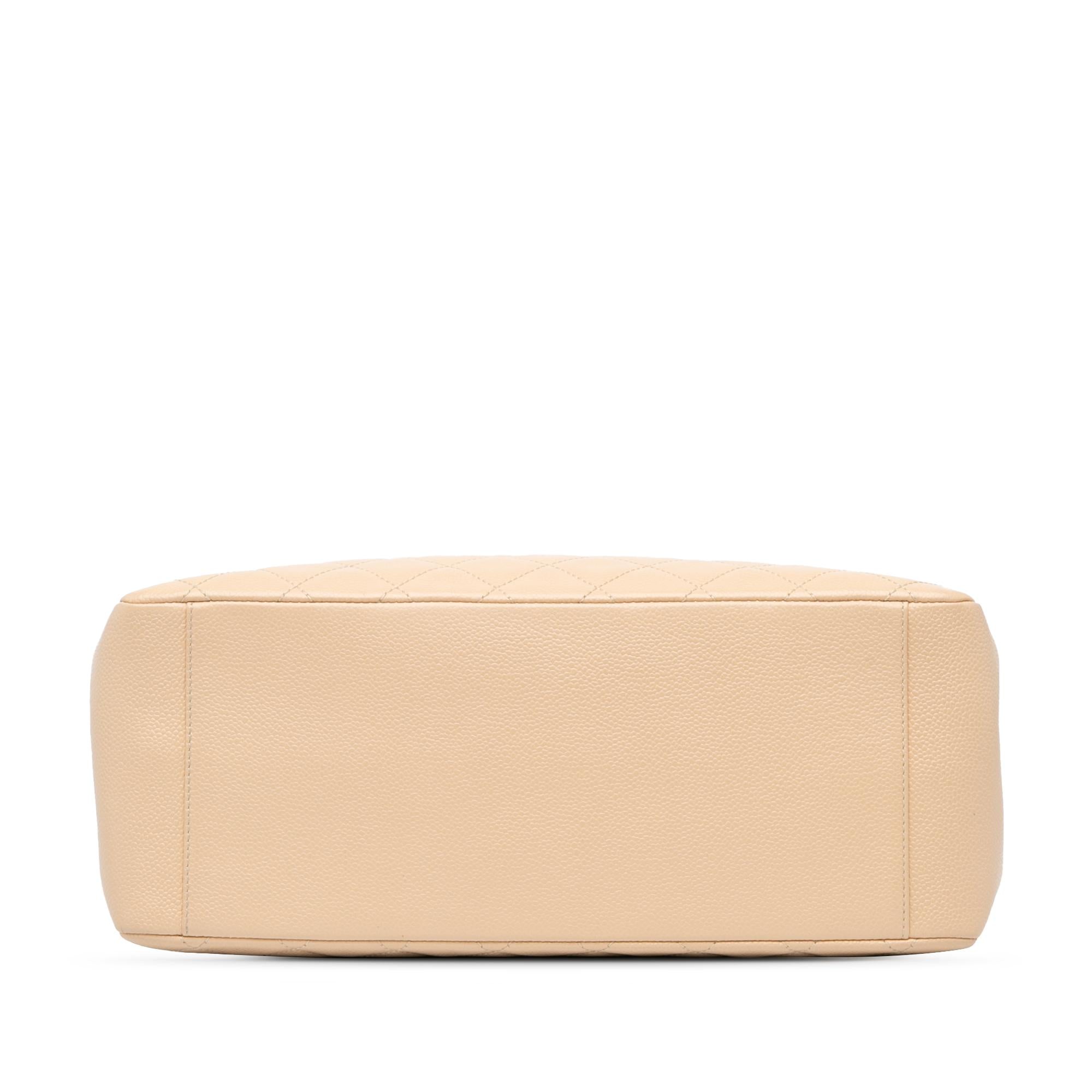Chanel Caviar Grand Shopping Tote (SHG-wZDrX3)