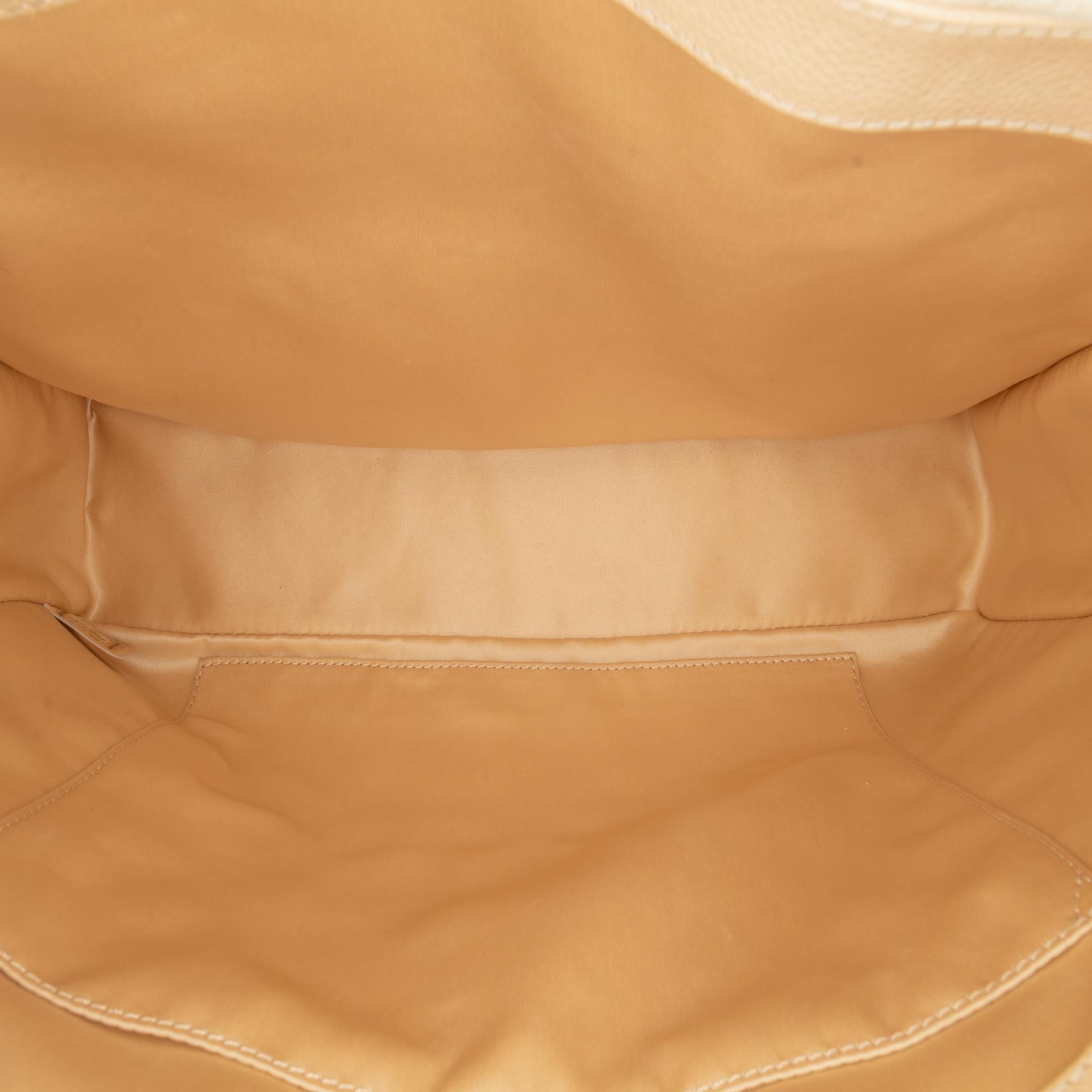 Chanel Caviar Grand Shopping Tote (SHG-wZDrX3)