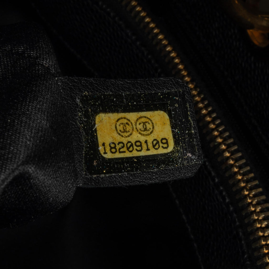 Chanel Caviar Grand Shopping Tote (SHG-V4QFSE)