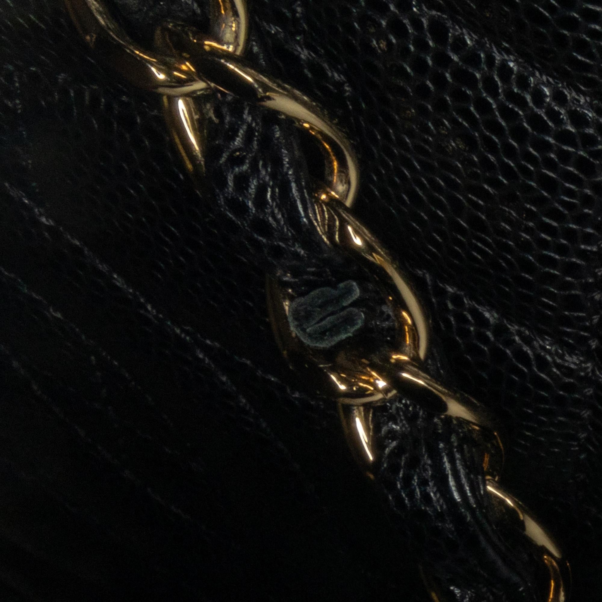 Chanel Caviar Grand Shopping Tote (SHG-V4QFSE)