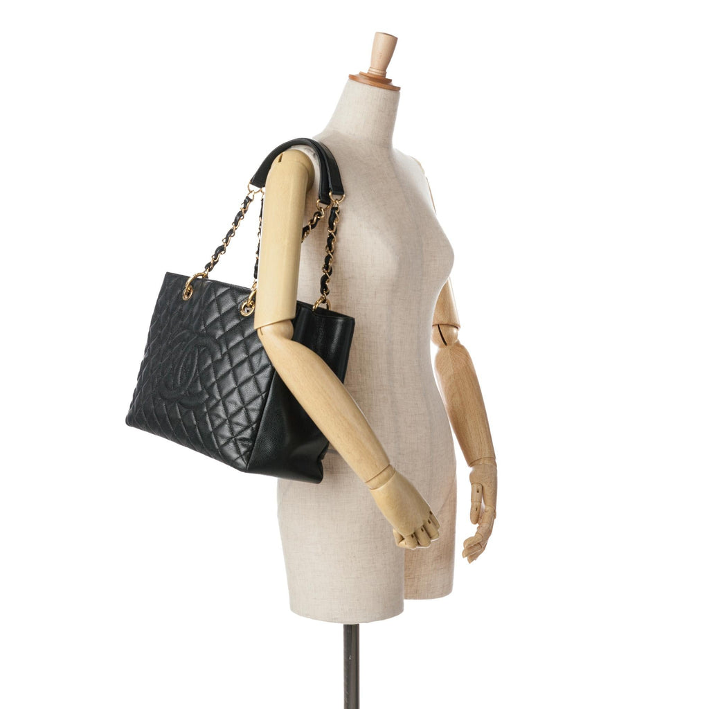 Chanel Caviar Grand Shopping Tote (SHG-V4QFSE)