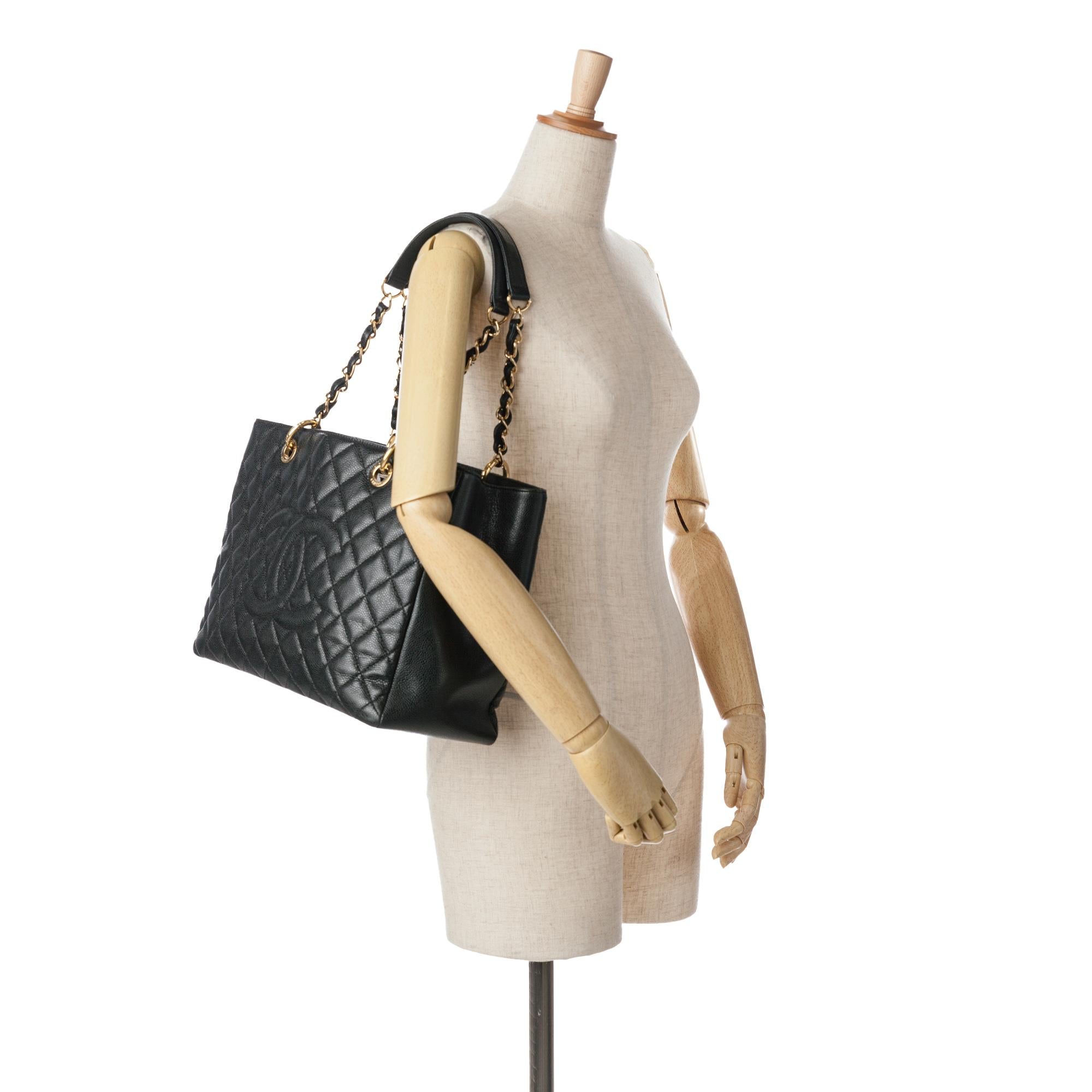 Chanel Caviar Grand Shopping Tote (SHG-V4QFSE)