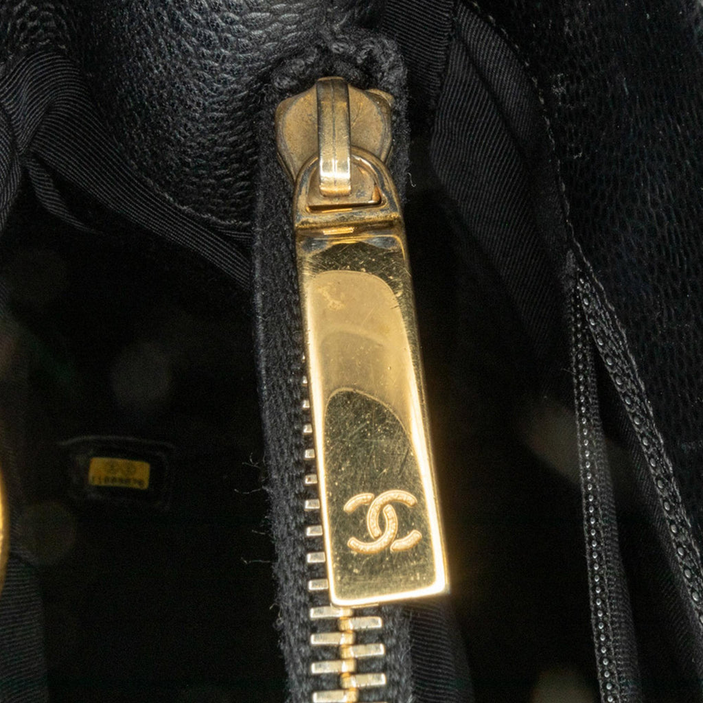 Chanel Caviar Grand Shopping Tote (SHG-IBcR9n)