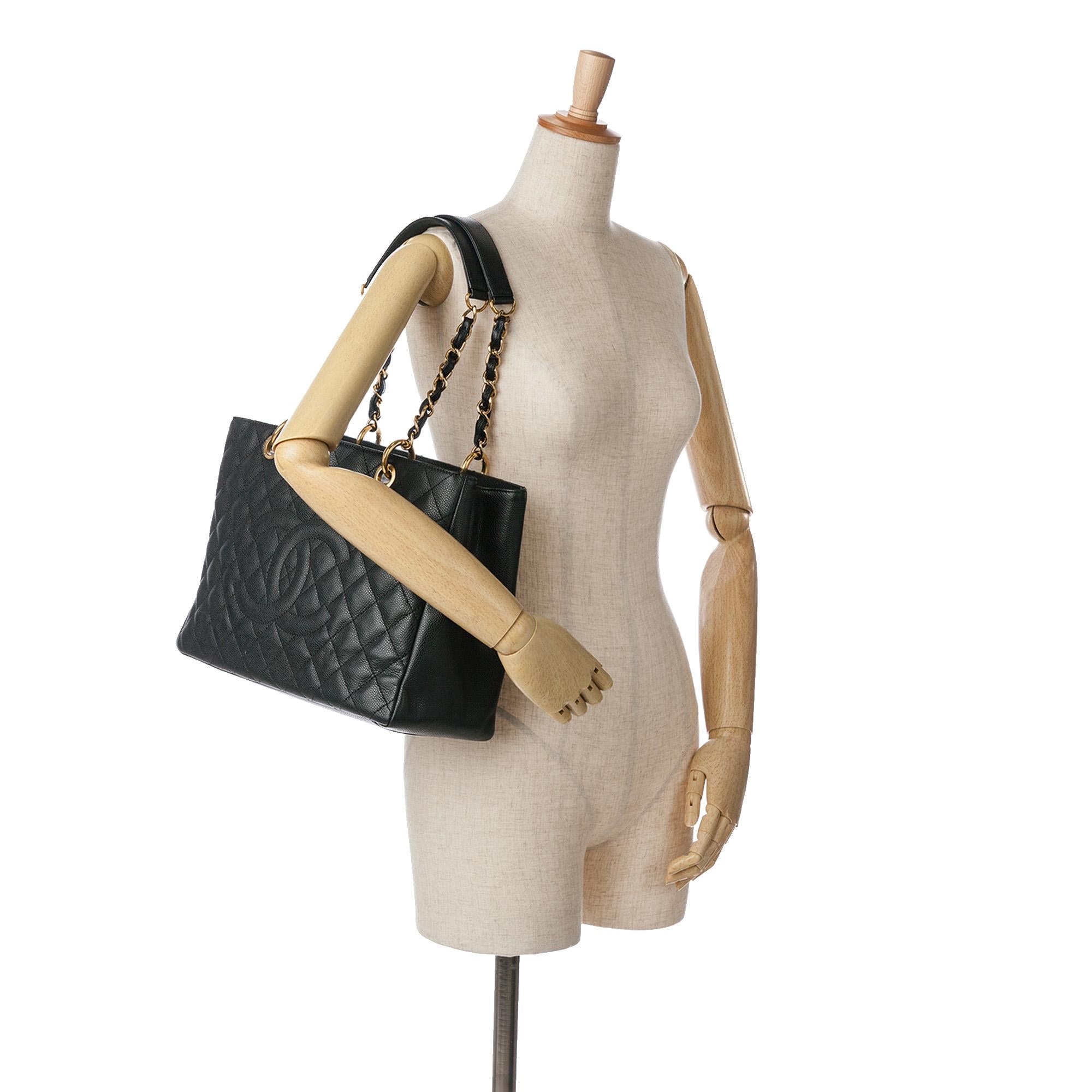 Chanel Caviar Grand Shopping Tote (SHG-abR3gO)