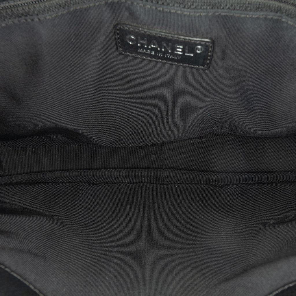 Chanel Caviar Grand Shopping Tote (SHG-sAOTMf)