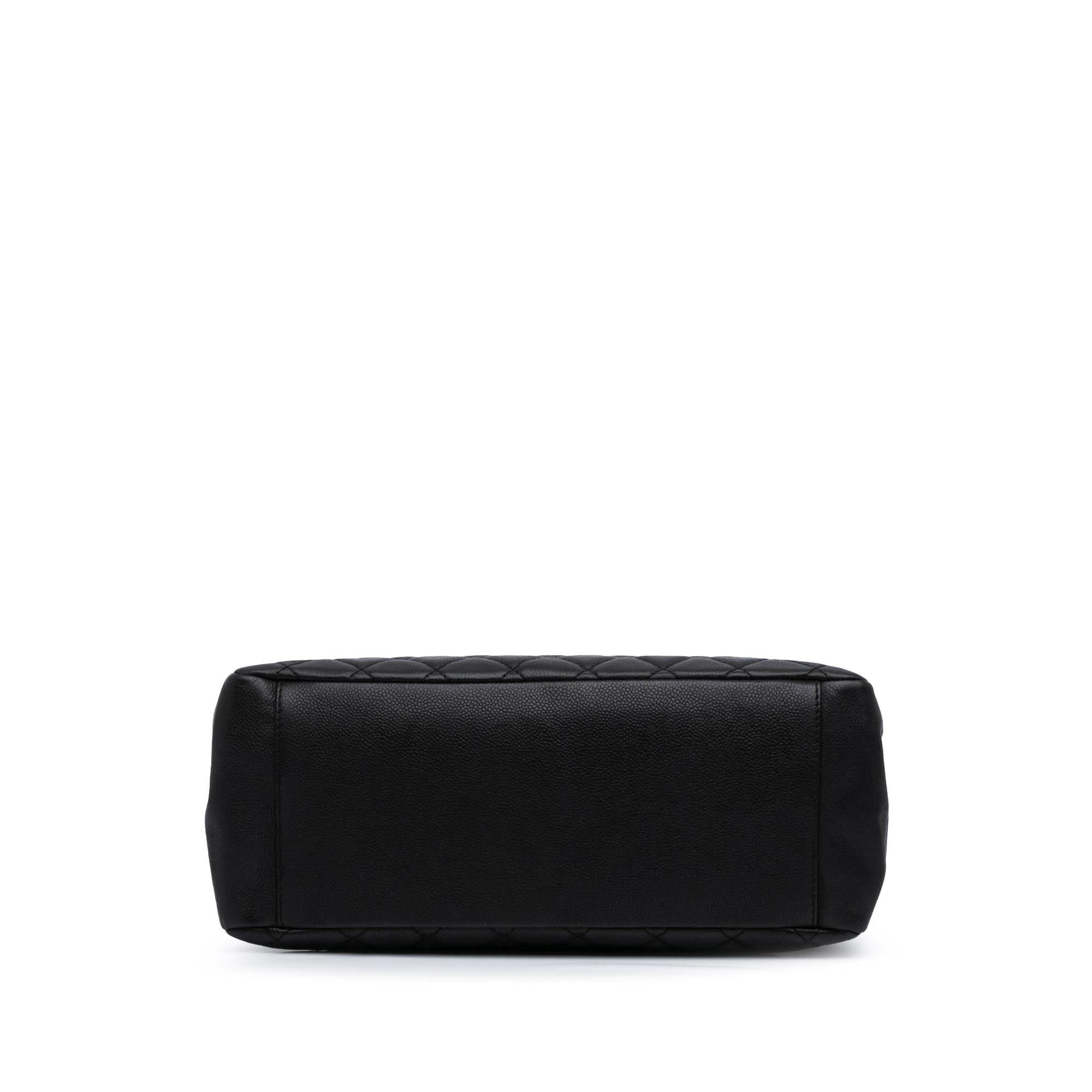 Chanel Caviar Grand Shopping Tote (SHG-UvGGph)
