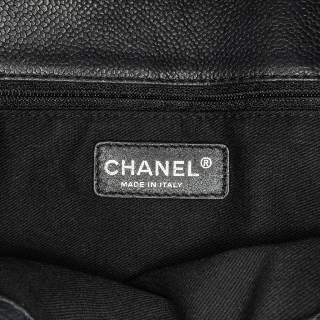 Chanel Caviar Grand Shopping Tote (SHG-UvGGph)