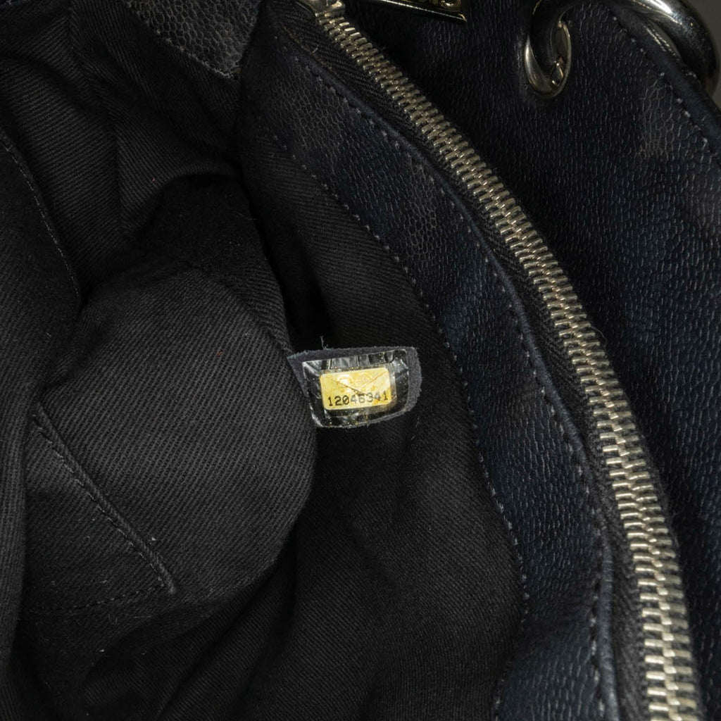 Chanel Caviar Grand Shopping Tote (SHG-UvGGph)