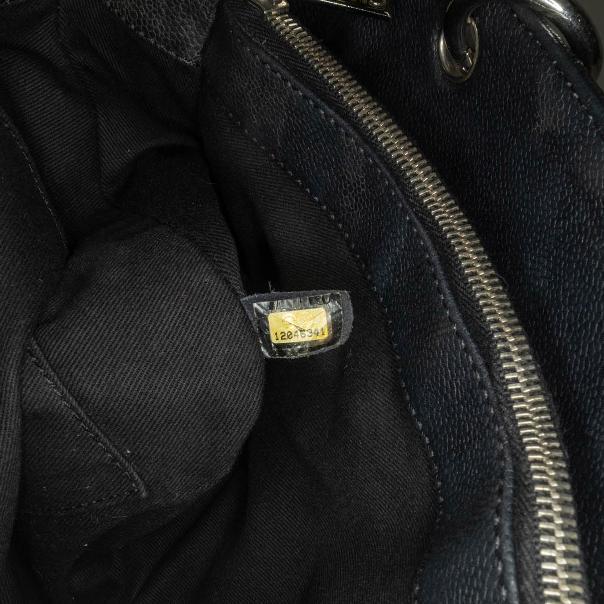 Chanel Caviar Grand Shopping Tote (SHG-UvGGph)