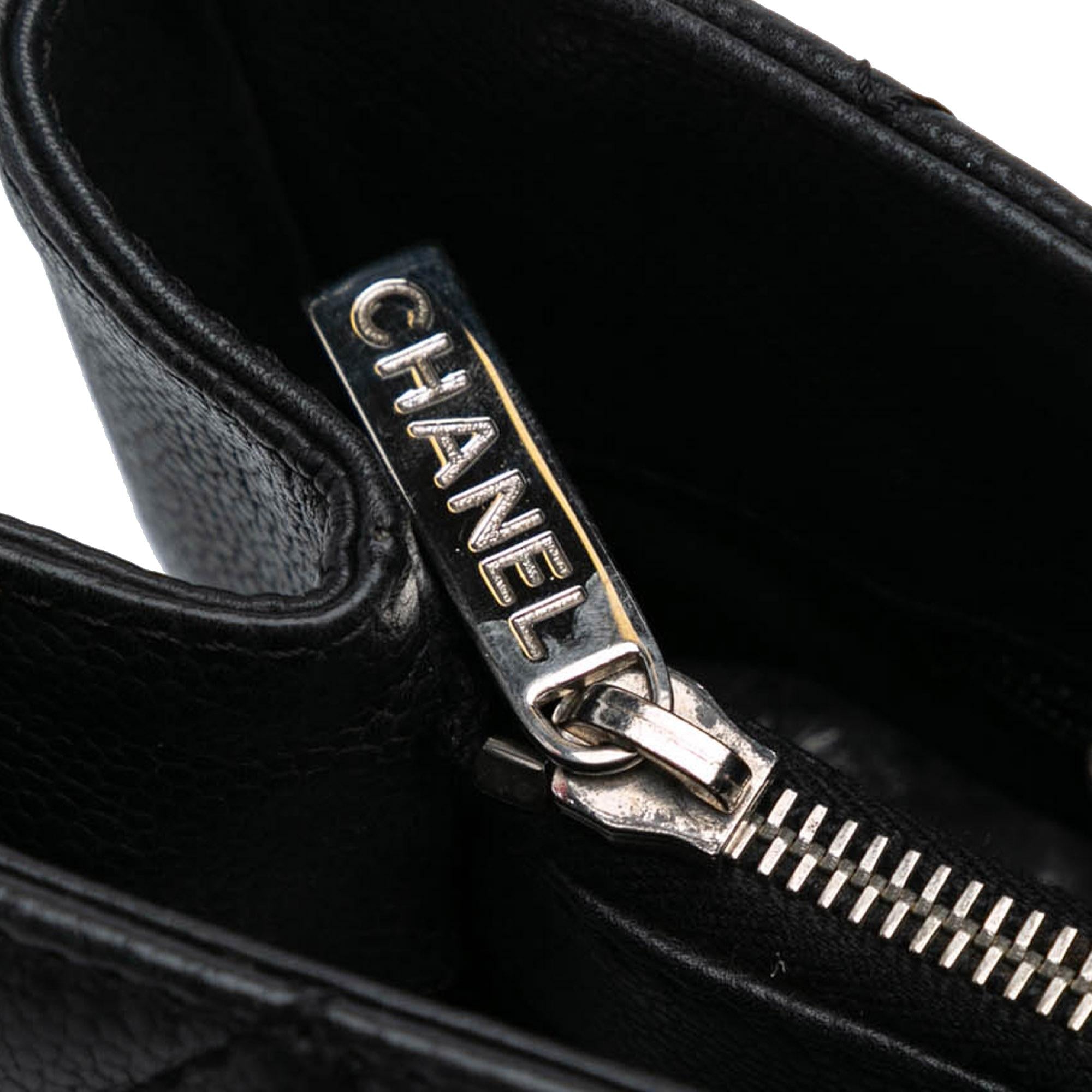 Chanel Caviar Grand Shopping Tote (SHG-UvGGph)