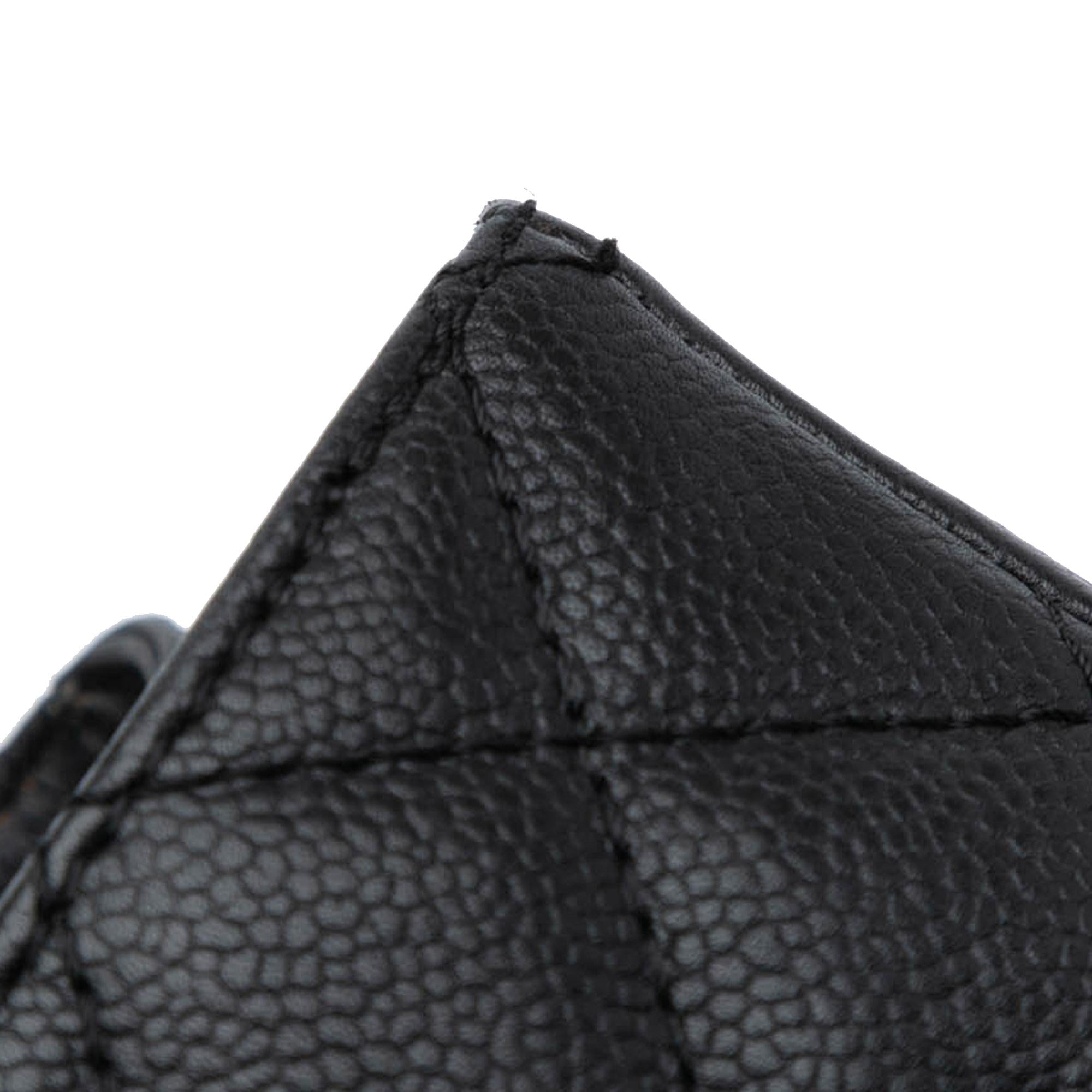 Chanel Caviar Grand Shopping Tote (SHG-UvGGph)