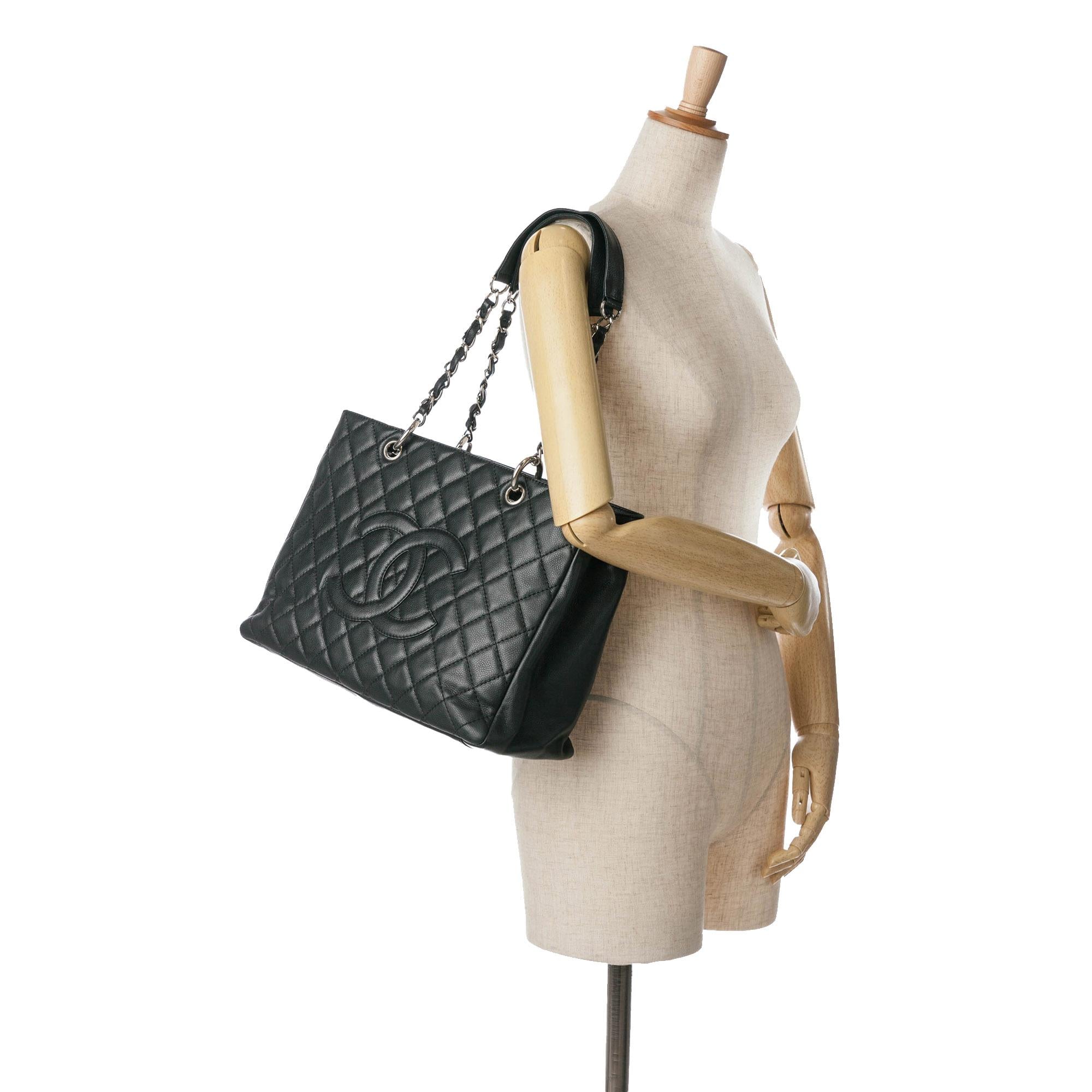Chanel Caviar Grand Shopping Tote (SHG-UvGGph)