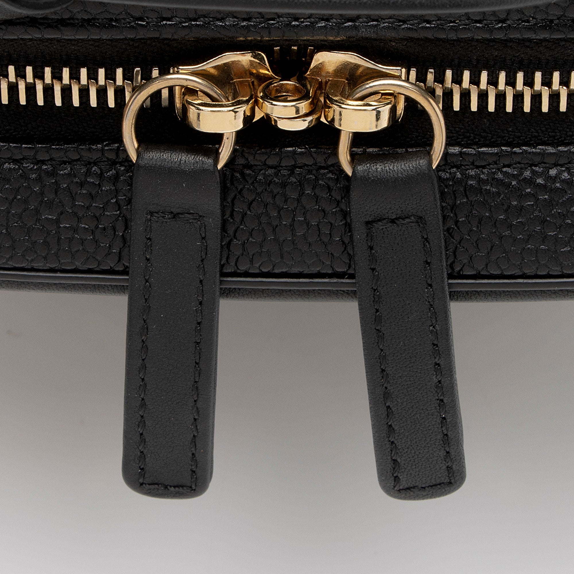 Chanel Caviar Leather CC Filigree Small Vanity Case (SHF-0Nks5y)